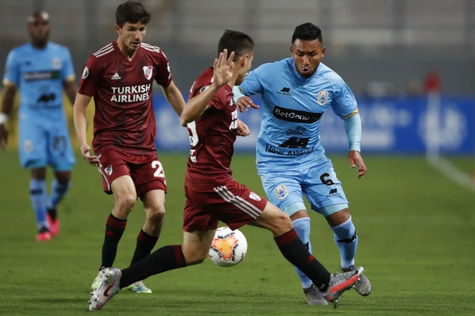 Binacional y River Plate se enfrentan por el grupo D de la Copa Libertadores en el Estadio Nacional de Lima. Foto: AFP Binacional y River Plate se enfrentan por el grupo D de la Copa Libertadores en el Estadio Nacional de Lima. Foto: AFP