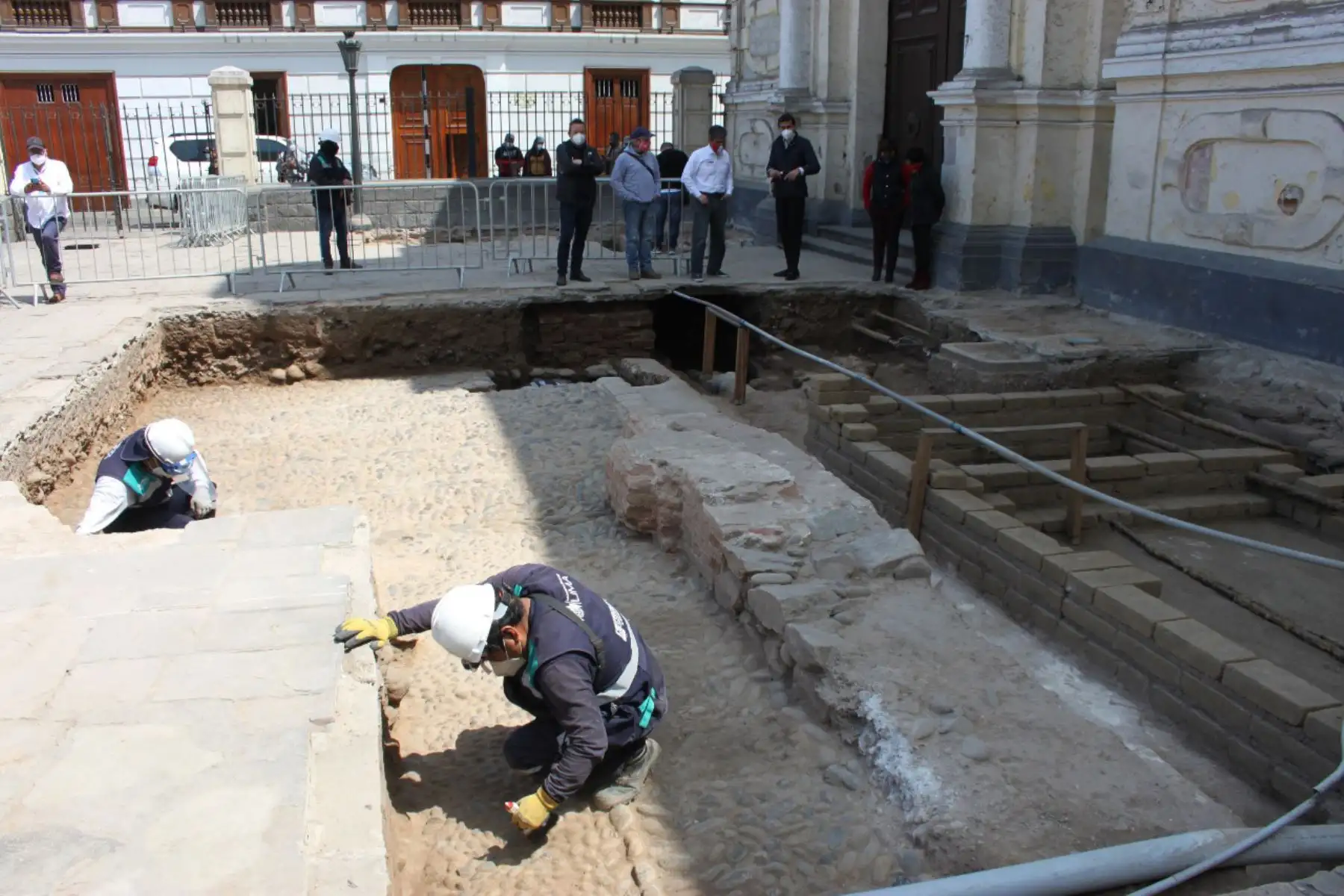 Ministro de Cultura, Alejandro Neyra visitó los descubrimientos Arqueológicos de la plazuela de San Francisco.
Foto:ANDINA/Ministerio de Cultura
