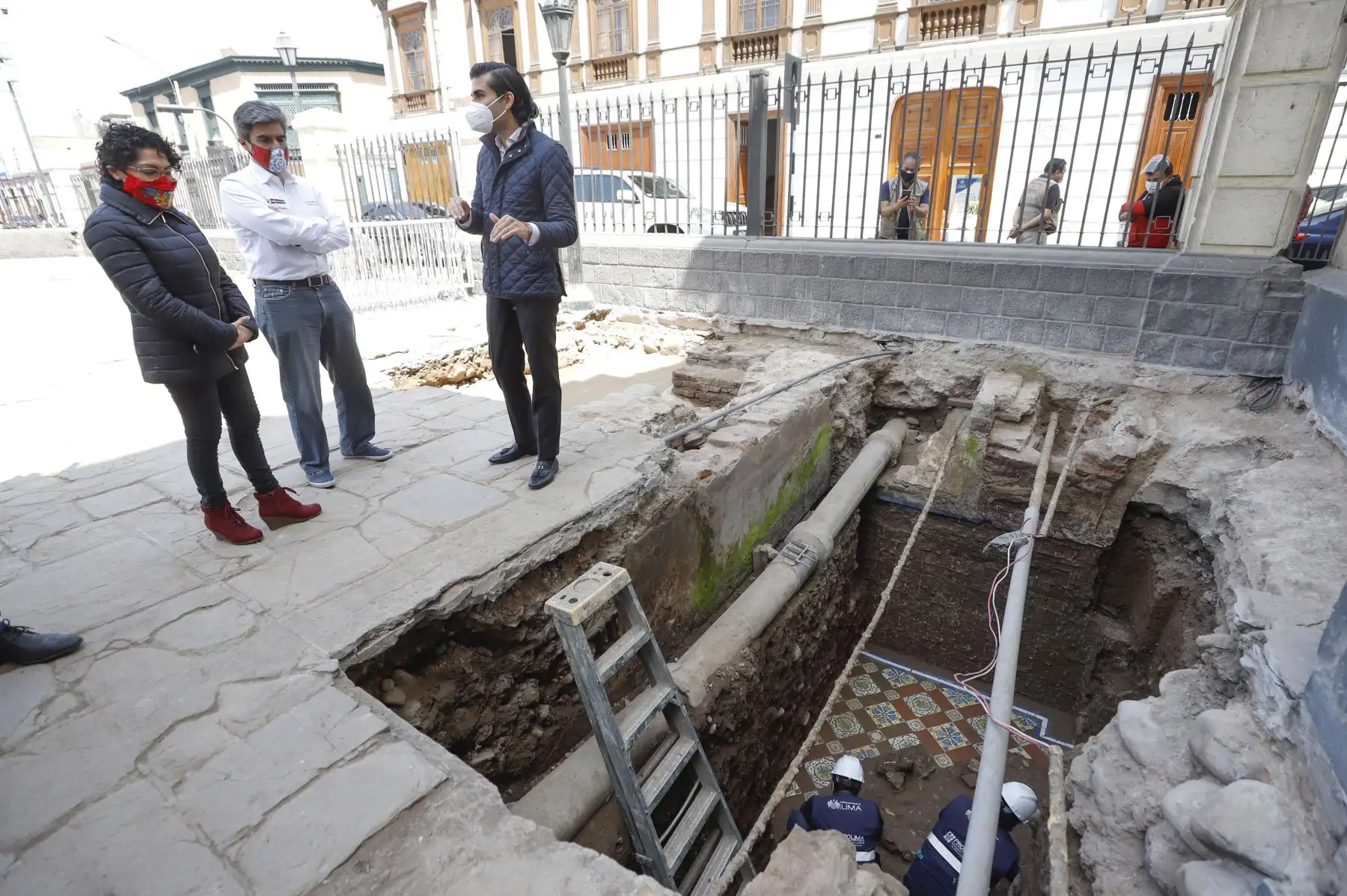 Ministro de Cultura, Alejandro Neyra visitó los descubrimientos Arqueológicos de la plazuela de San Francisco. Foto:ANDINA/Ministerio de Cultura