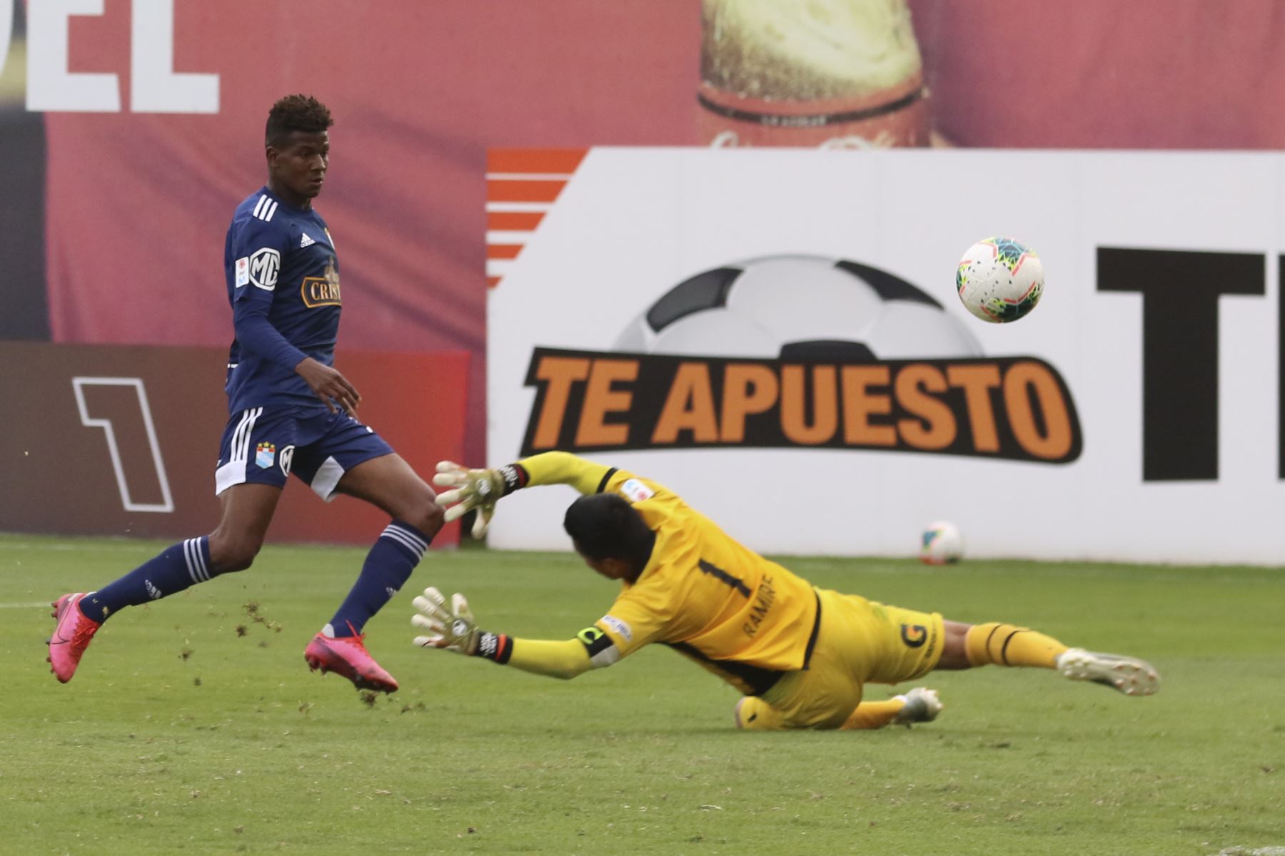 Sporting Cristal y Deportivo Llacuabamba se enfrentan por el Torneo Apertura de la Liga 1. Foto: Liga 1