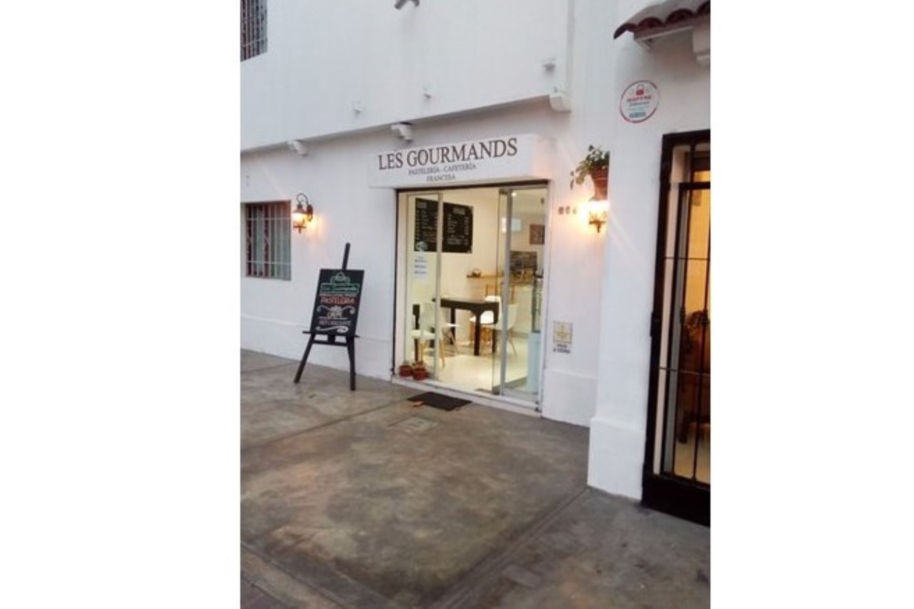 Restaurantes y cafeterías de Miraflores tendrán apoyo del gobierno local para su reactivación.