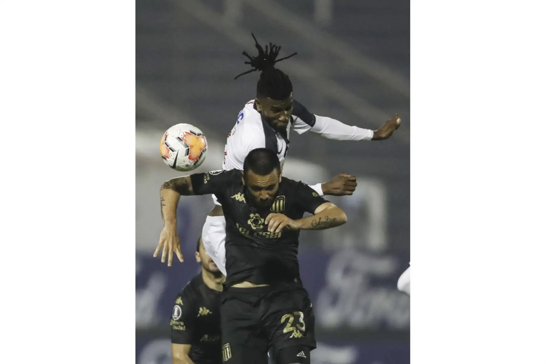 Alianza Lima recibe a Racing de Argentina por la Copa Libertadores en el estadio Alejandro Villanueva. Foto: AFP