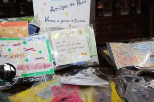 Mascarillas donadas por adolescentes coreanos voluntarios de Corea del Sur a niños y niñas con multidiscapacidad del Inabif fueron confeccionadas a manos. ANDINA/MIMP
