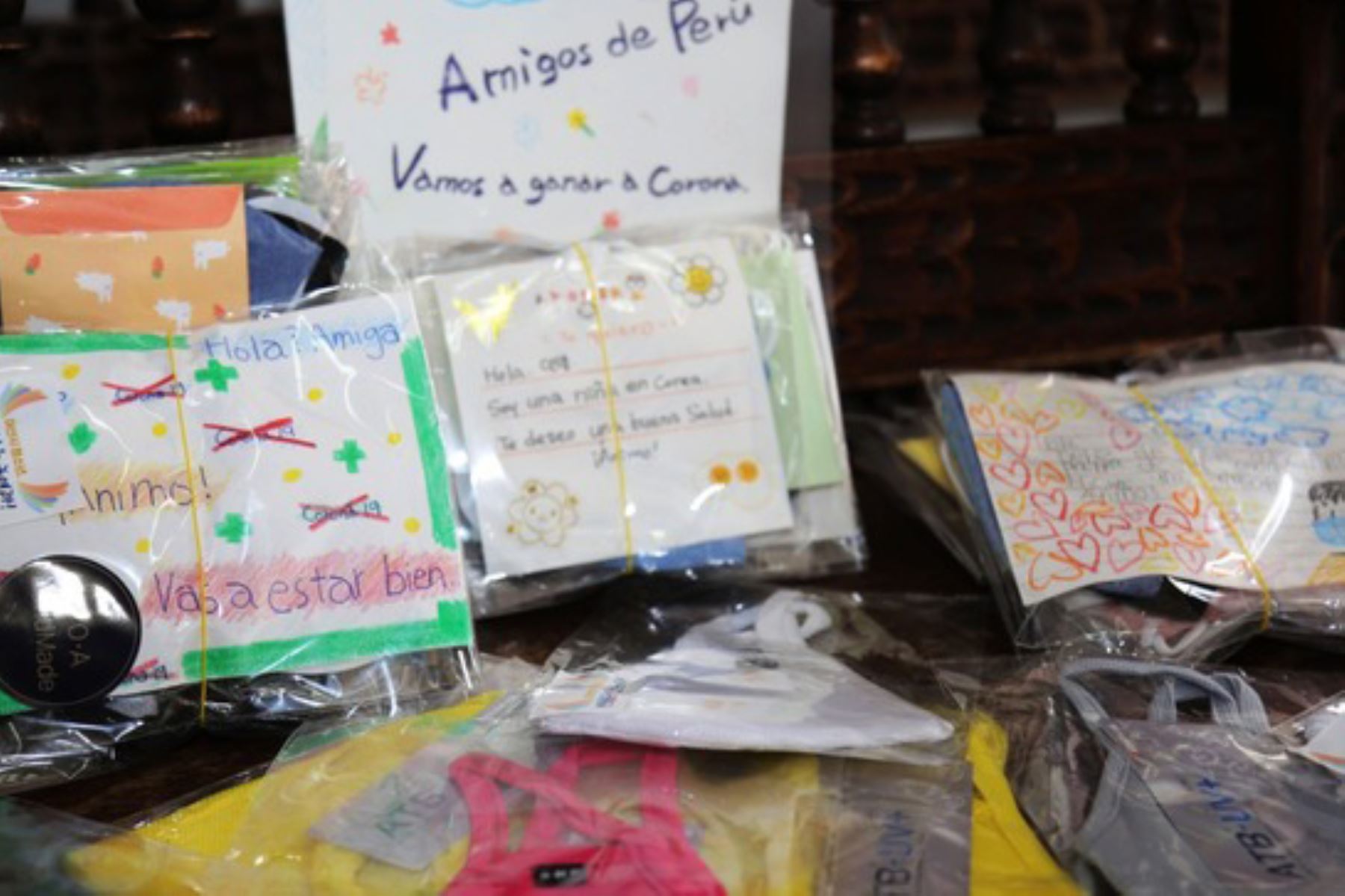 Mascarillas donadas por adolescentes coreanos voluntarios de Corea del Sur a niños y niñas con multidiscapacidad del Inabif fueron confeccionadas a manos. ANDINA/MIMP