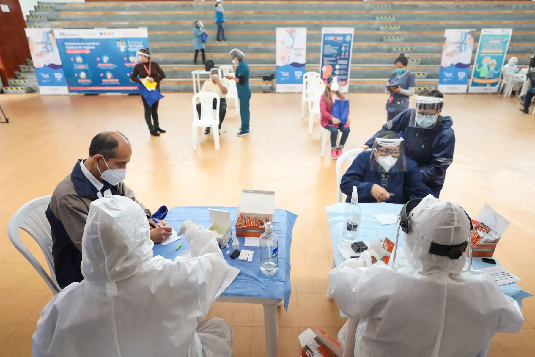 EsSalud realiza la campaña “ Essalud te cuida “ que ofrece servicios de  descarte de Covid y entrega de tratamiento, además de  vacunaciones contra la influenza y neumococo.Hasta el momento  han  vacunado  81,412 pacientes contra la Influenza y 98,041 contra el neumococo.
Foto: Essalud