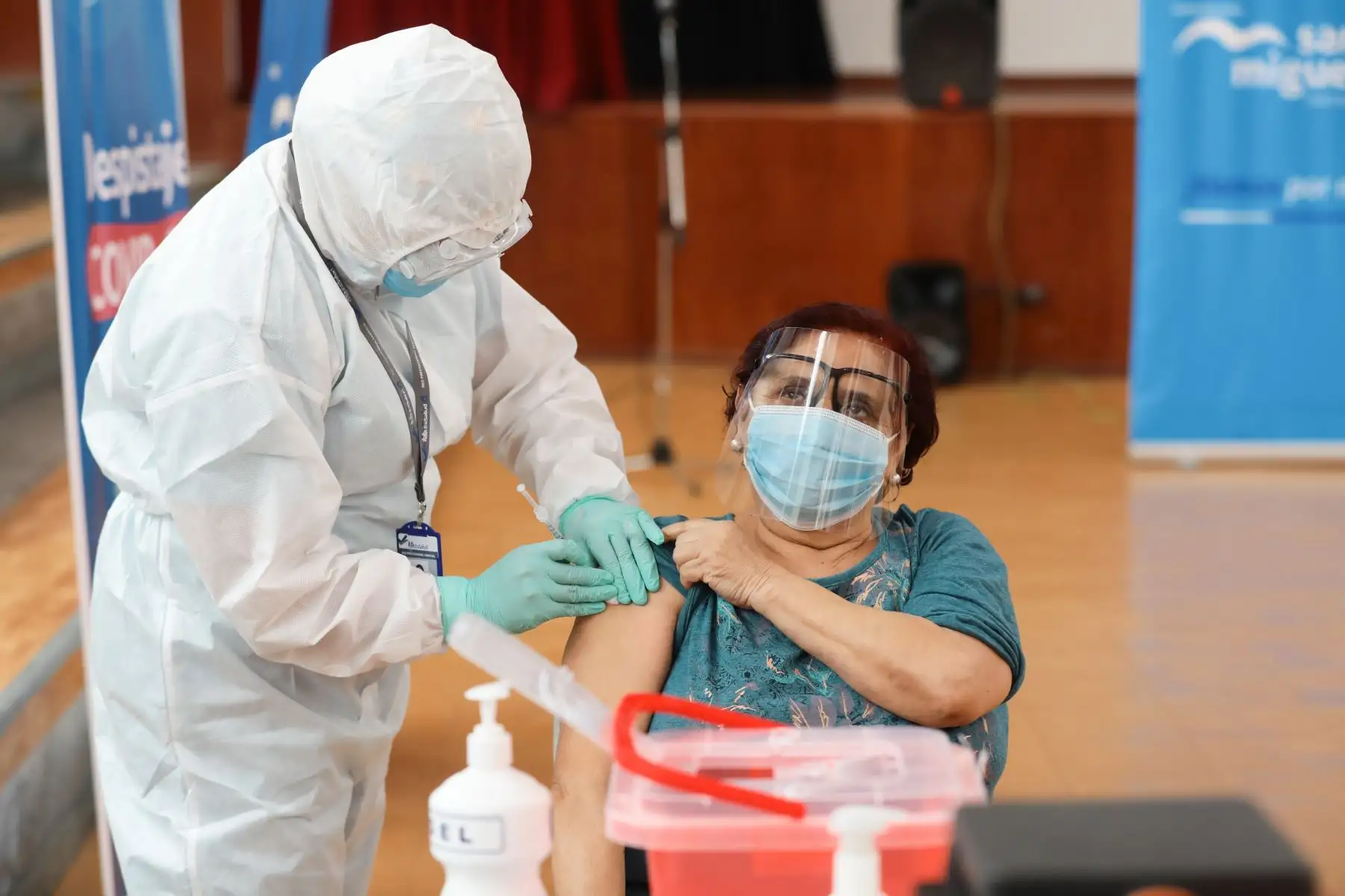 EsSalud realiza la campaña “ Essalud te cuida “ que ofrece servicios de  descarte de Covid y entrega de tratamiento, además de  vacunaciones contra la influenza y neumococo.Hasta el momento  han  vacunado  81,412 pacientes contra la Influenza y 98,041 contra el neumococo.
Foto: Essalud