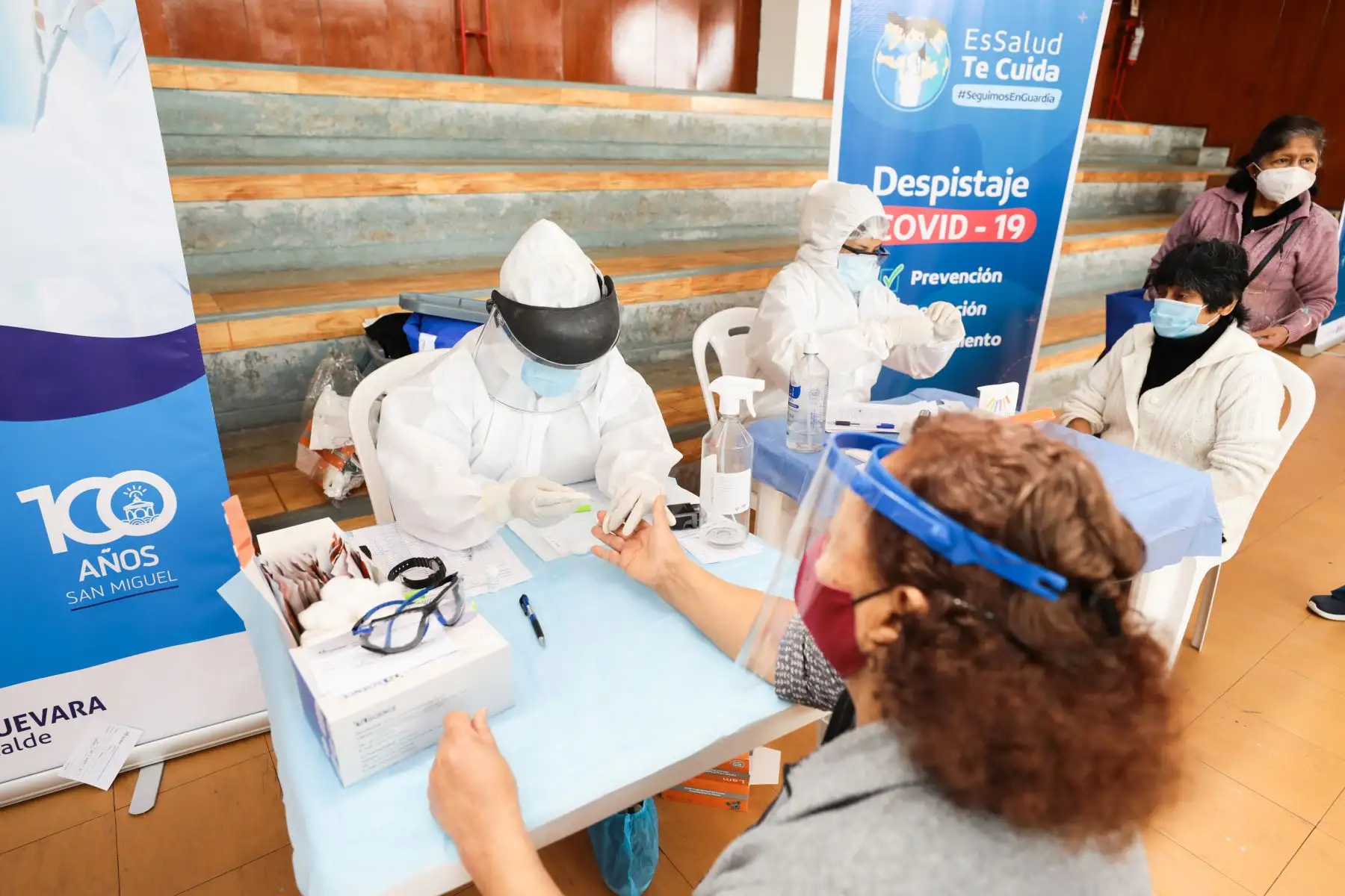 EsSalud realiza la campaña “ Essalud te cuida “ que ofrece servicios de  descarte de Covid y entrega de tratamiento, además de  vacunaciones contra la influenza y neumococo.Hasta el momento  han  vacunado  81,412 pacientes contra la Influenza y 98,041 contra el neumococo.
Foto: Essalud
