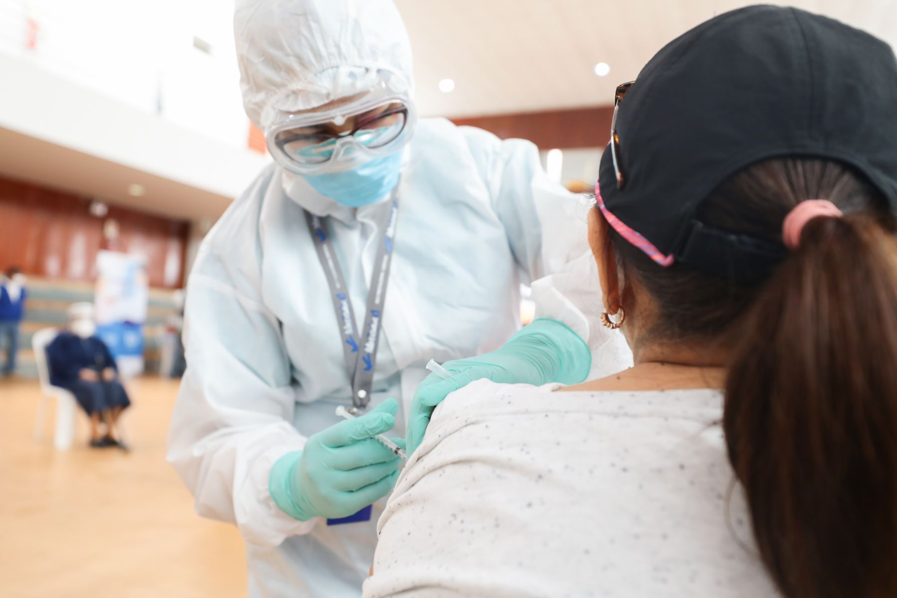 EsSalud realiza la campaña “ Essalud te cuida “ que ofrece servicios de  descarte de Covid y entrega de tratamiento, además de  vacunaciones contra la influenza y neumococo.Hasta el momento  han  vacunado  81,412 pacientes contra la Influenza y 98,041 contra el neumococo.
Foto: Essalud