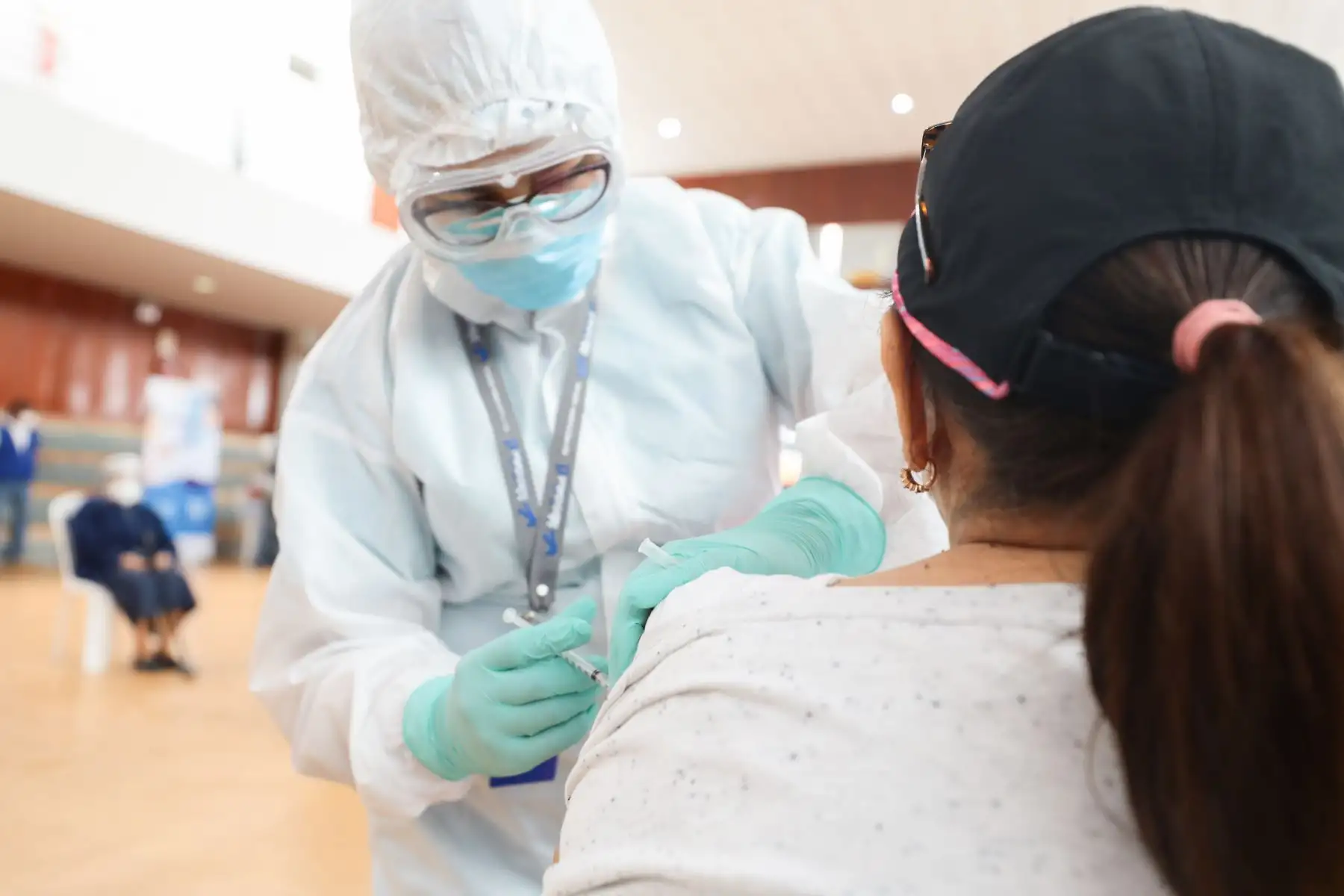 EsSalud realiza la campaña “ Essalud te cuida “ que ofrece servicios de  descarte de Covid y entrega de tratamiento, además de  vacunaciones contra la influenza y neumococo.Hasta el momento  han  vacunado  81,412 pacientes contra la Influenza y 98,041 contra el neumococo.
Foto: Essalud