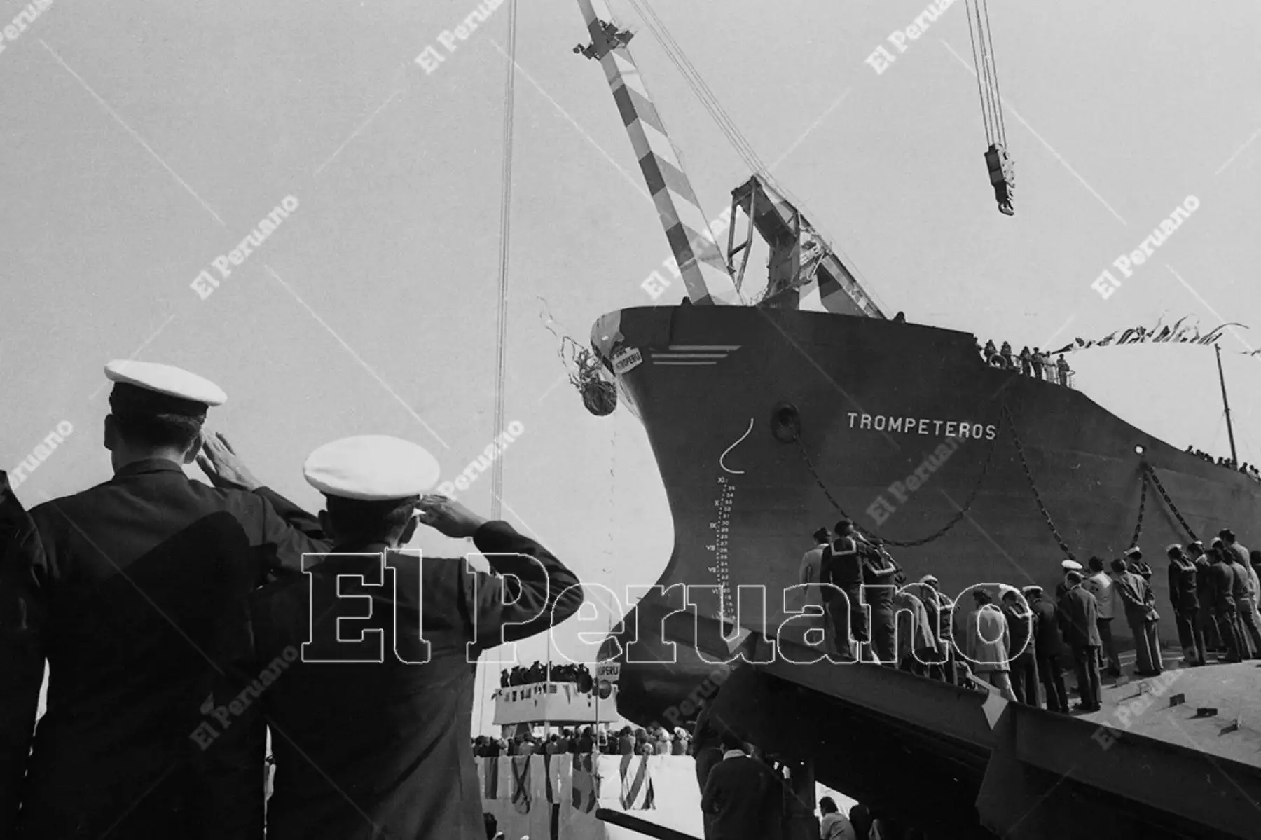 Callao - 17 octubre 1975 / Lanzamiento al mar del Buque Armada Peruana BAP Trompeteros. 
Foto: Archivo Histórico de El Peruano / Norman Córdova