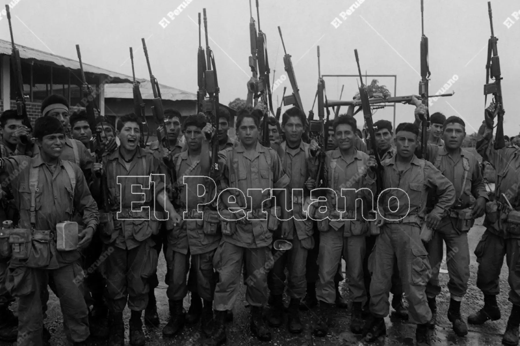 Frontera norte - 1995 / Soldados del Ejército Peruano desatacados en la frontera con Ecuador.
 Foto: Archivo Histórico de El Peruano