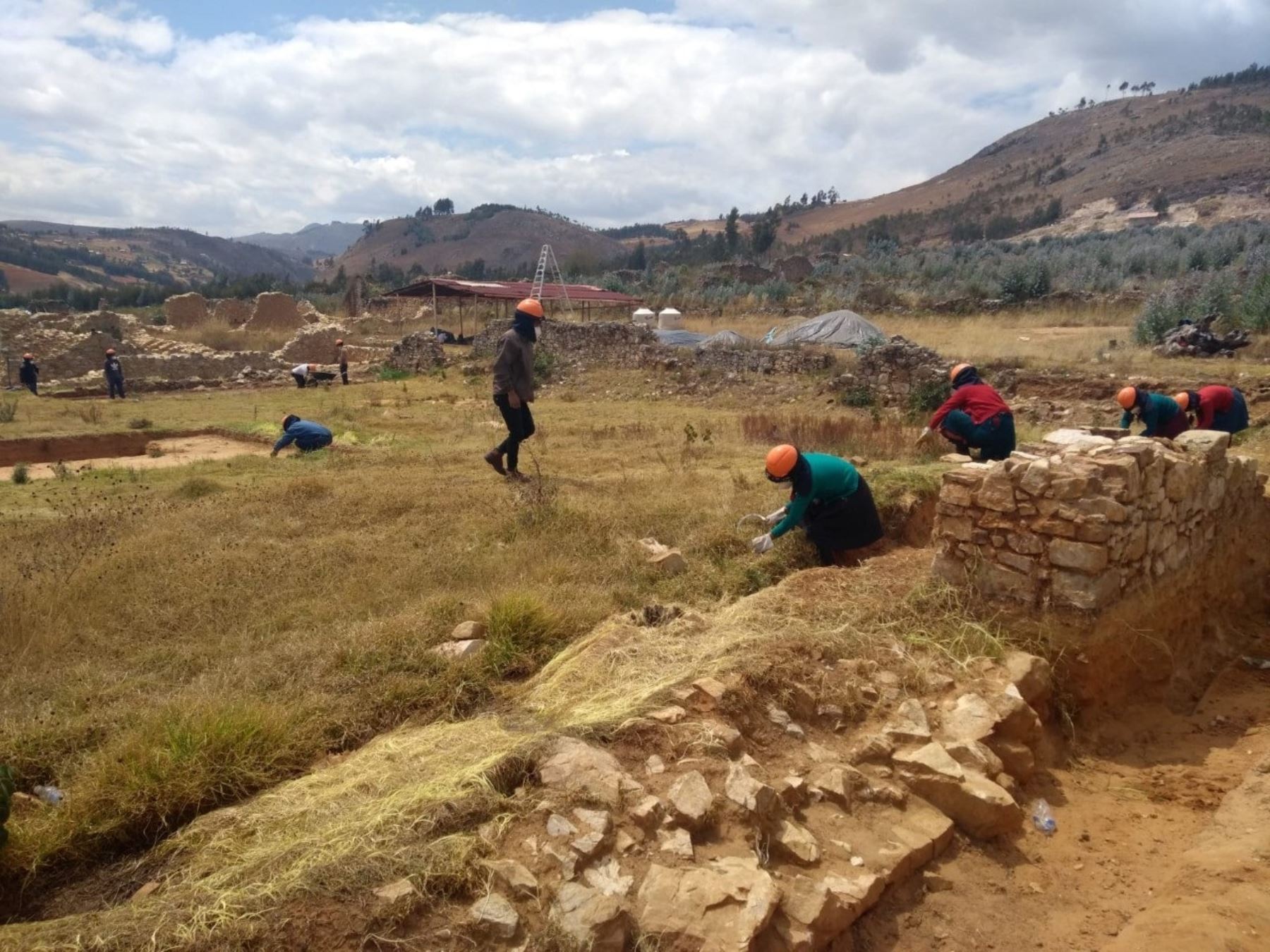 Reinician los trabajos de investigación arqueológica en el sitio Wiracochapampa, ubicado en la sierra de La Libertad. Las labores se reanudaron cumpliendo los protocolos de salud para evitar el coronavirus. ANDINA/Difusión