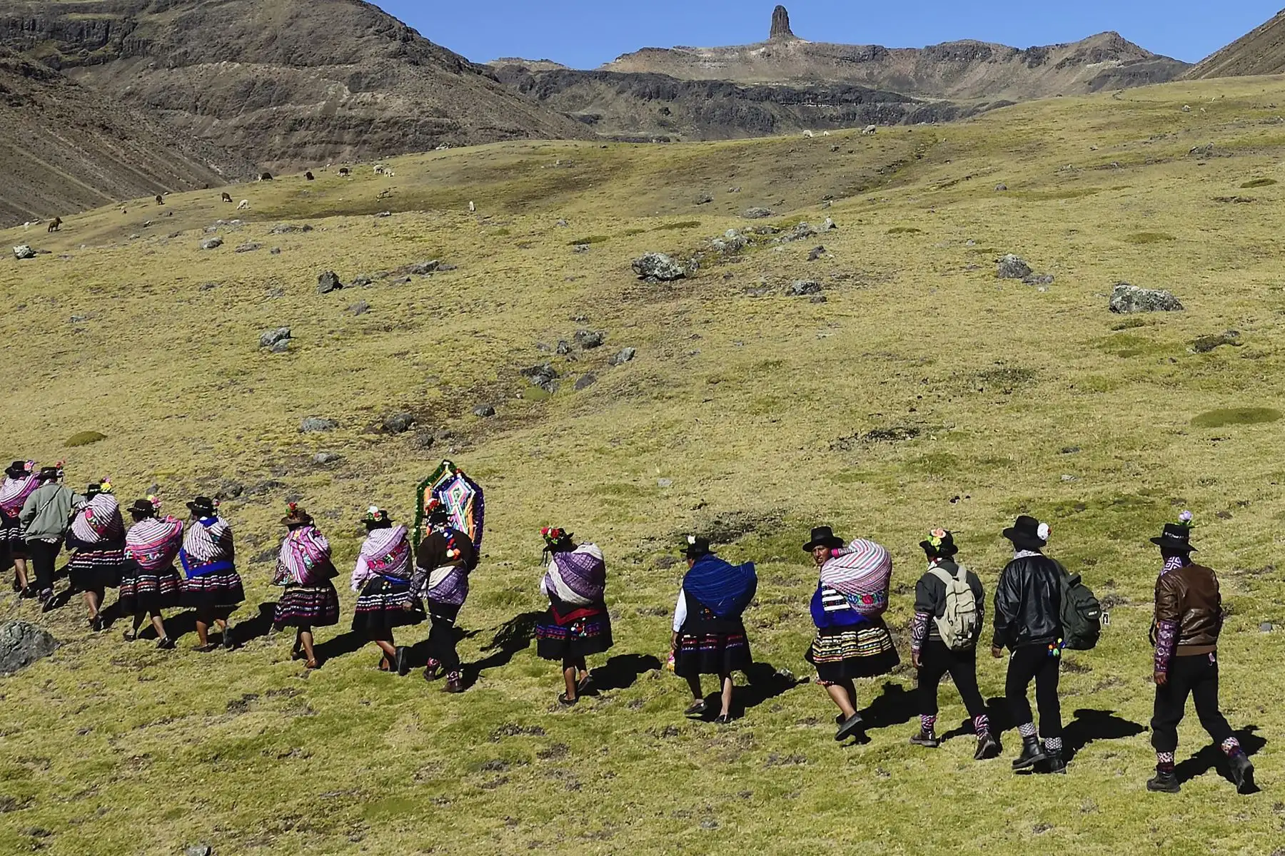 En Huancavelica celebran la decisión del Ministerio de Cultura de declarar Patrimonio Cultural de la Nación, como paisaje cultural asociativo, al Apu Tambraico.
Foto: ANDINA/Archivo