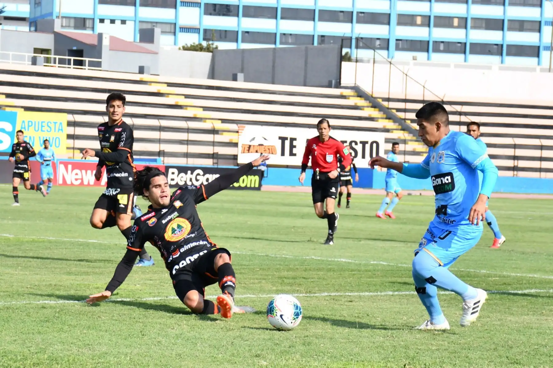 Binacional y Ayacucho F.C. se enfrentan por la fecha 13 del Torneo Apertura. Foto: Liga 1