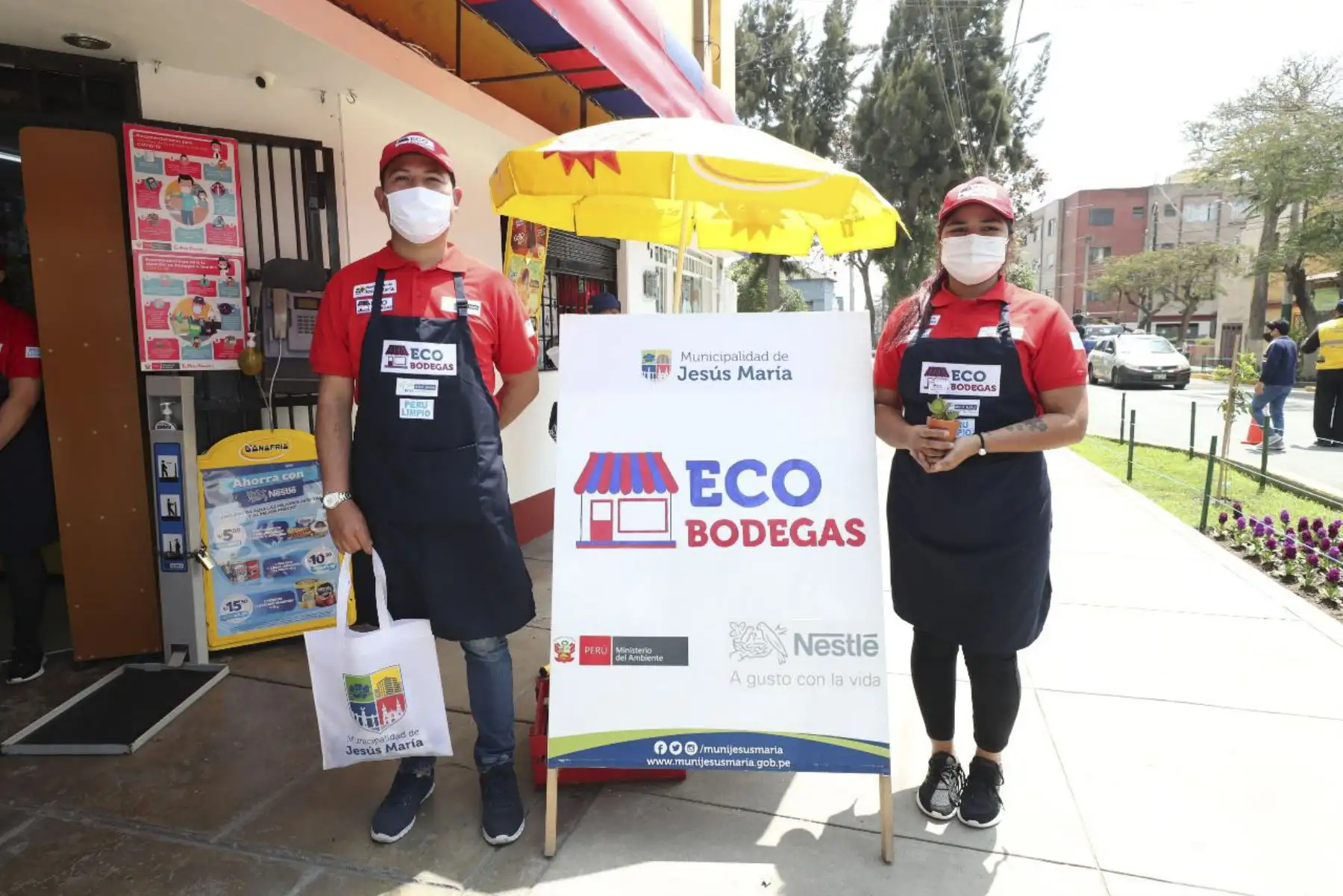 Ministra del Ambiente, Kirla Echegaray, participó en la iniciativa “Recicla Cerca de Ti” junto a la Municipalidad de Jesús María y la empresa Nestlé. Foto: Minam