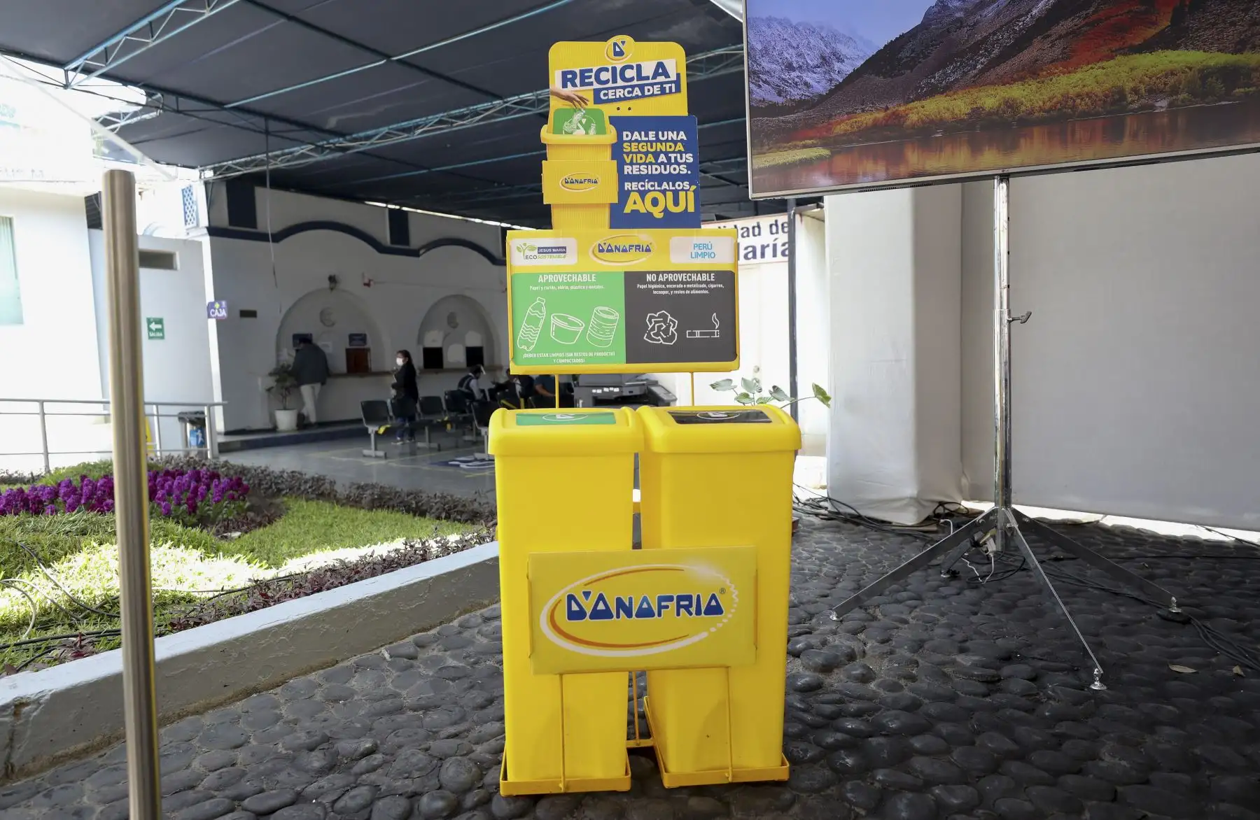 Ministra del Ambiente, Kirla Echegaray, participó en la iniciativa “Recicla Cerca de Ti” junto a la Municipalidad de Jesús María y la empresa Nestlé. Foto: Minam