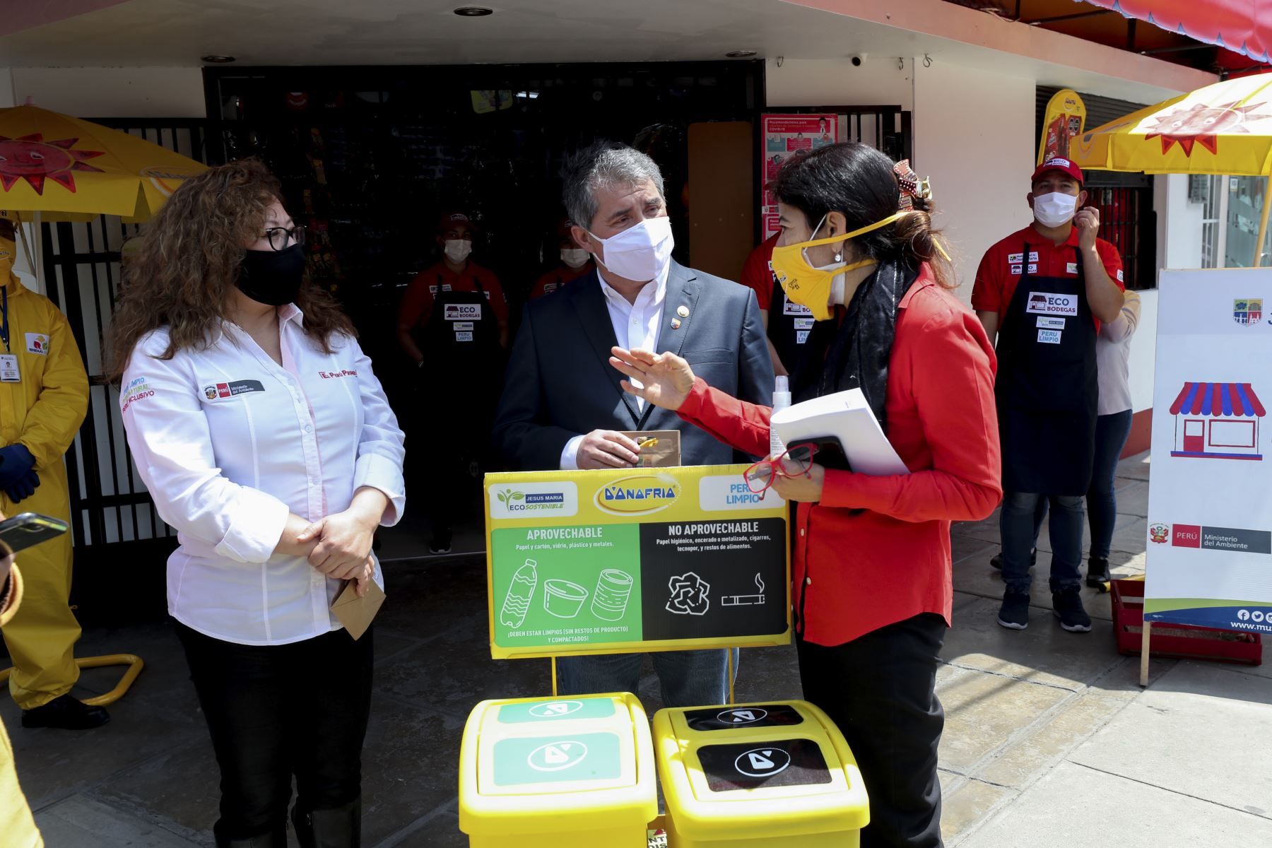 Ministra del Ambiente, Kirla Echegaray, participó en la iniciativa “Recicla Cerca de Ti” junto a la Municipalidad de Jesús María y la empresa Nestlé. Foto: Minam