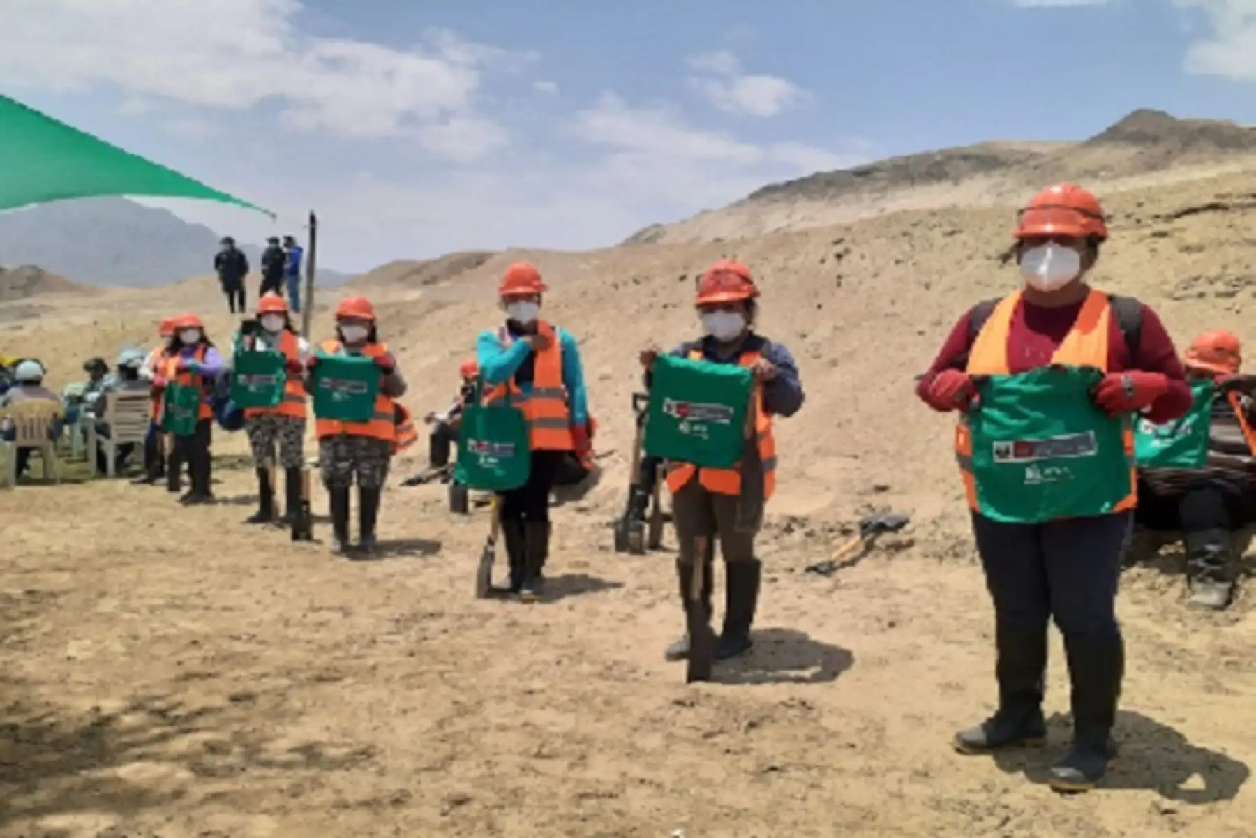 El titular del Minagri llegó al distrito de Paiján, provincia de Ascope, región La Libertad, para supervisar las actividades de mantenimiento de canales de riego y drenes en el Núcleo Ejecutor Subsector La Pampa y el Núcleo Ejecutor Subsector Paiján.