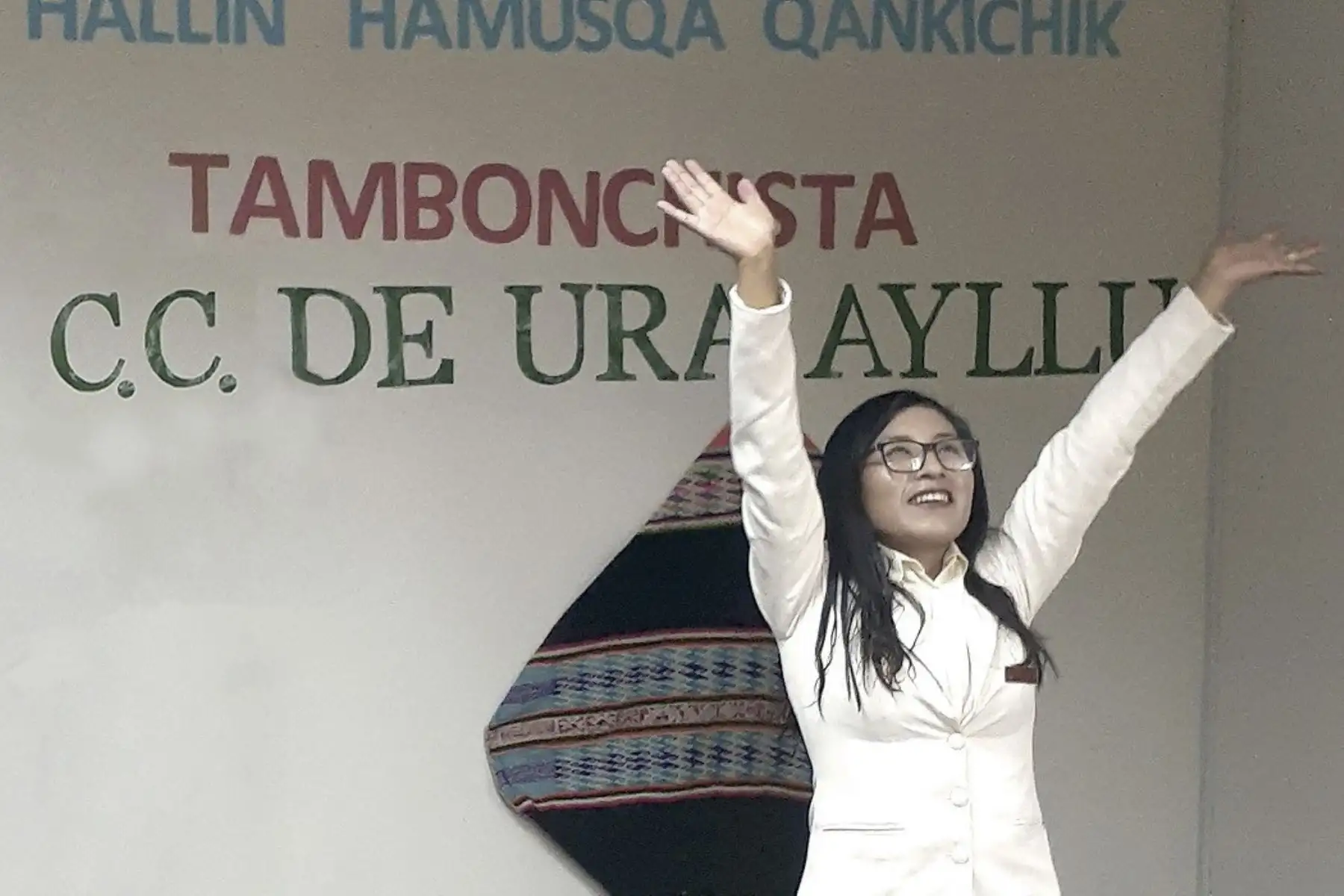 Maribel Huaquisto es una joven puneña que sustentó con éxito su tesis de manera virtual desde el Tambo Uru Ayllu y se tituló como nutricionista en la Universidad Nacional del Altiplano. ANDINA/Difusión