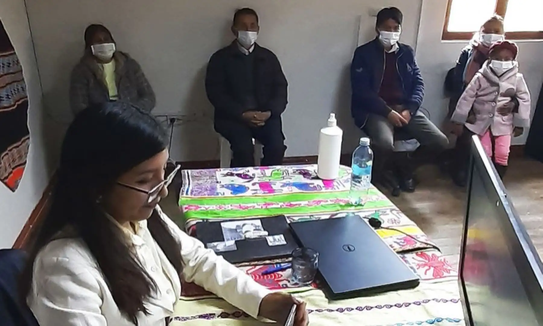 Maribel Huaquisto es una joven puneña que sustentó con éxito su tesis de manera virtual desde el Tambo Uru Ayllu y se tituló como nutricionista en la Universidad Nacional del Altiplano. ANDINA/Difusión