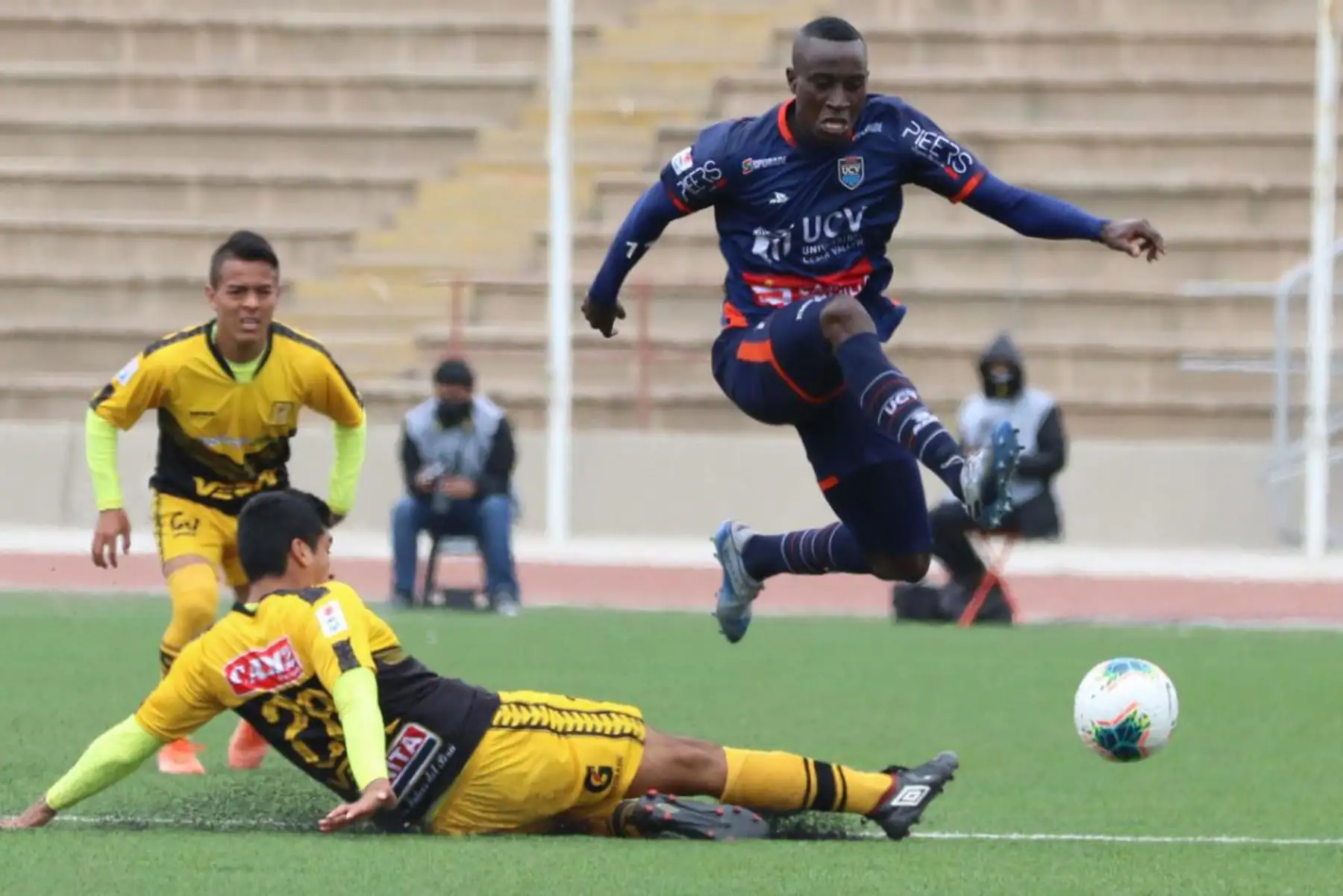 Club UCV y Cantolao  se enfrentan por la fecha 14 del Torneo Apertura. Foto: Liga 1 en el estadio San Marcos.
Foto: @LigaFutProf