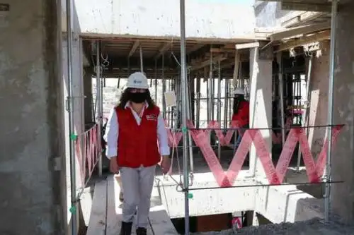 La ministra del Ambiente, Kirla Echegaray, supervisó los avances de construcción del Observatorio Vulcanológico del Sur, ubicado en la región Arequipa.
