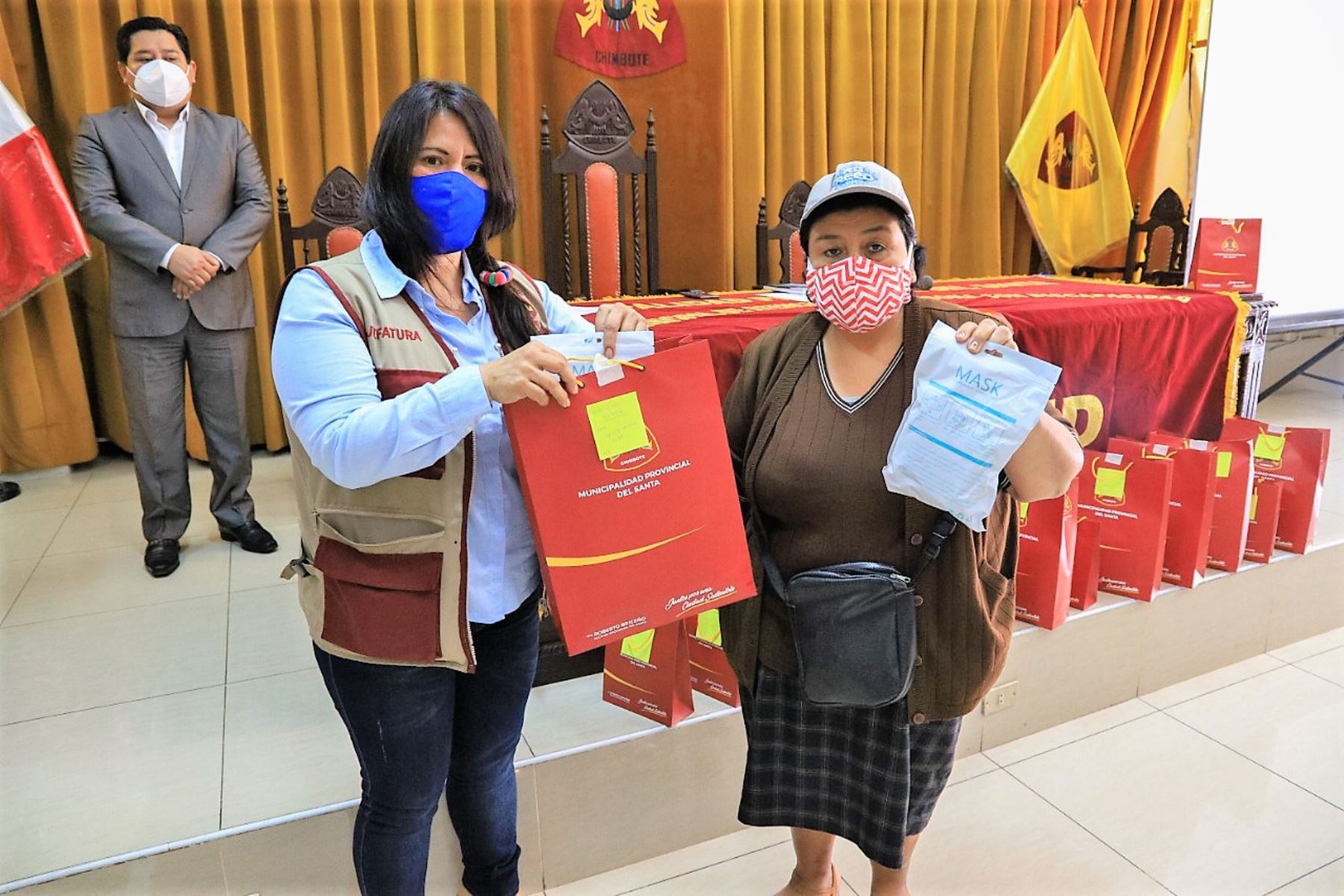 Personas con discapacidad en la provincia del Santa recibieron mascarillas para prevenir contagios de covid-19. Foto: ANDINA/Difusión