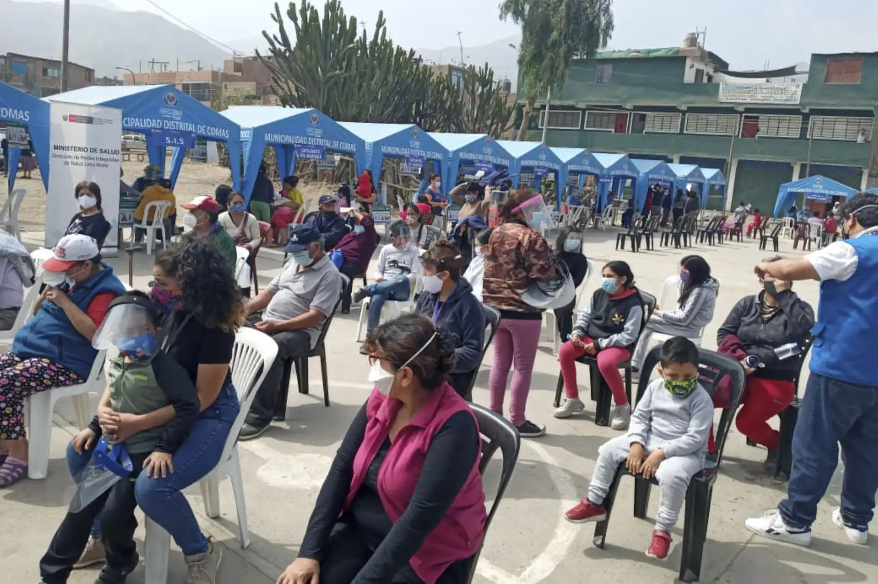 Minsa brinda atención médica integral en varios distritos de Lima. Se realizaron descartes de covid-19, anemia, TBC, vacunación, consejería nutricional, entre otros servicios. Foto: Minsa