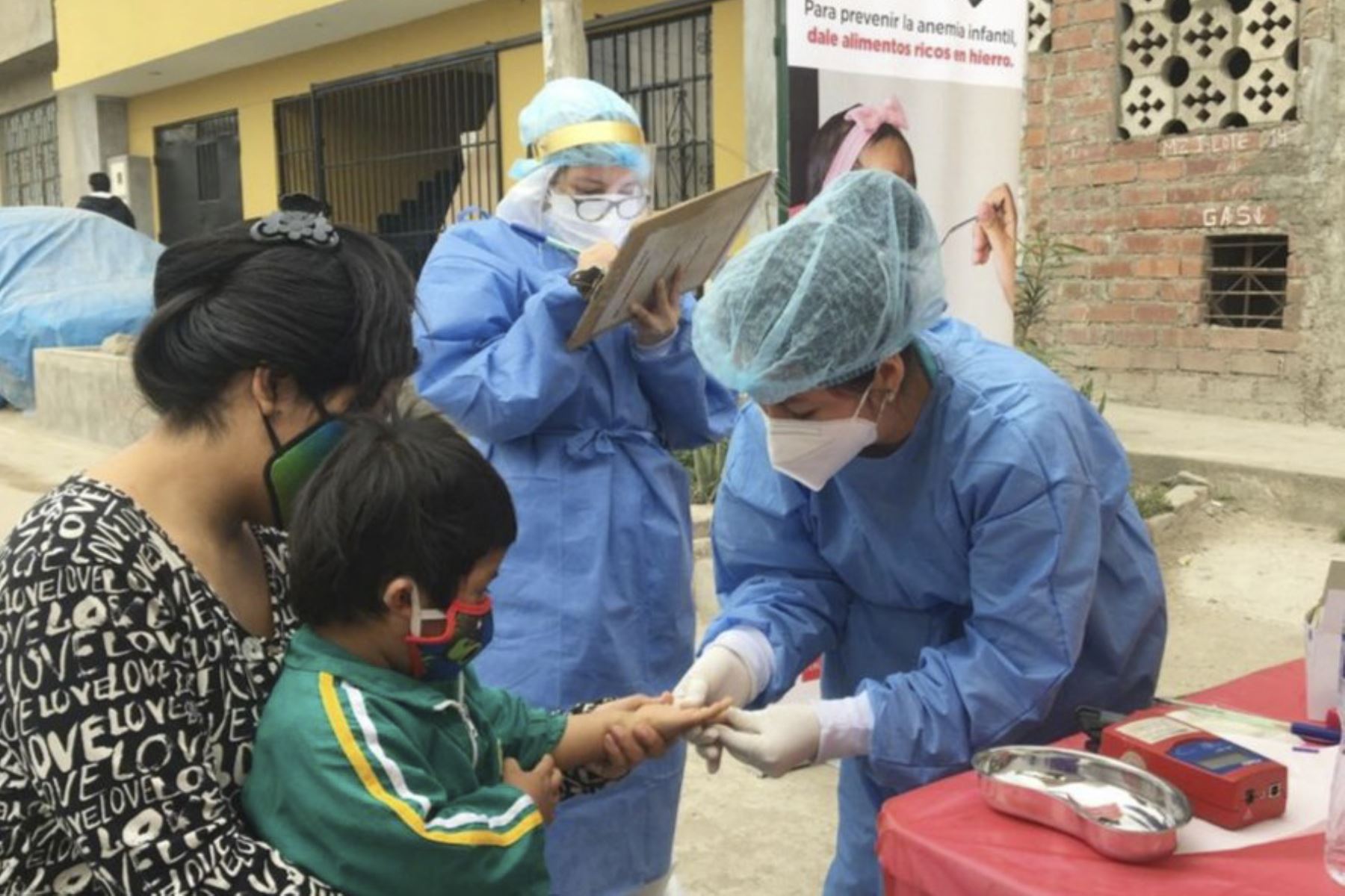 Minsa brinda atención médica integral en varios distritos de Lima. Se realizaron descartes de covid-19, anemia, TBC, vacunación, consejería nutricional, entre otros servicios. Foto: Minsa
