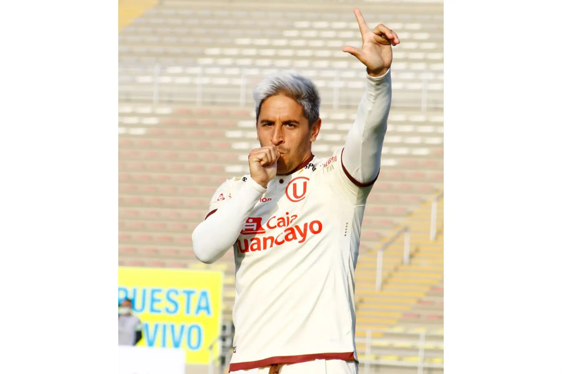 El futbolista Alejandro Hohberg de  Universitario, celebra su gol ante Atlético Grau, durante el partido por la fecha 14  de la Liga 1 del Torneo Apertura 2020, estadio San Marcos.
Foto: @LigaFutProfdel