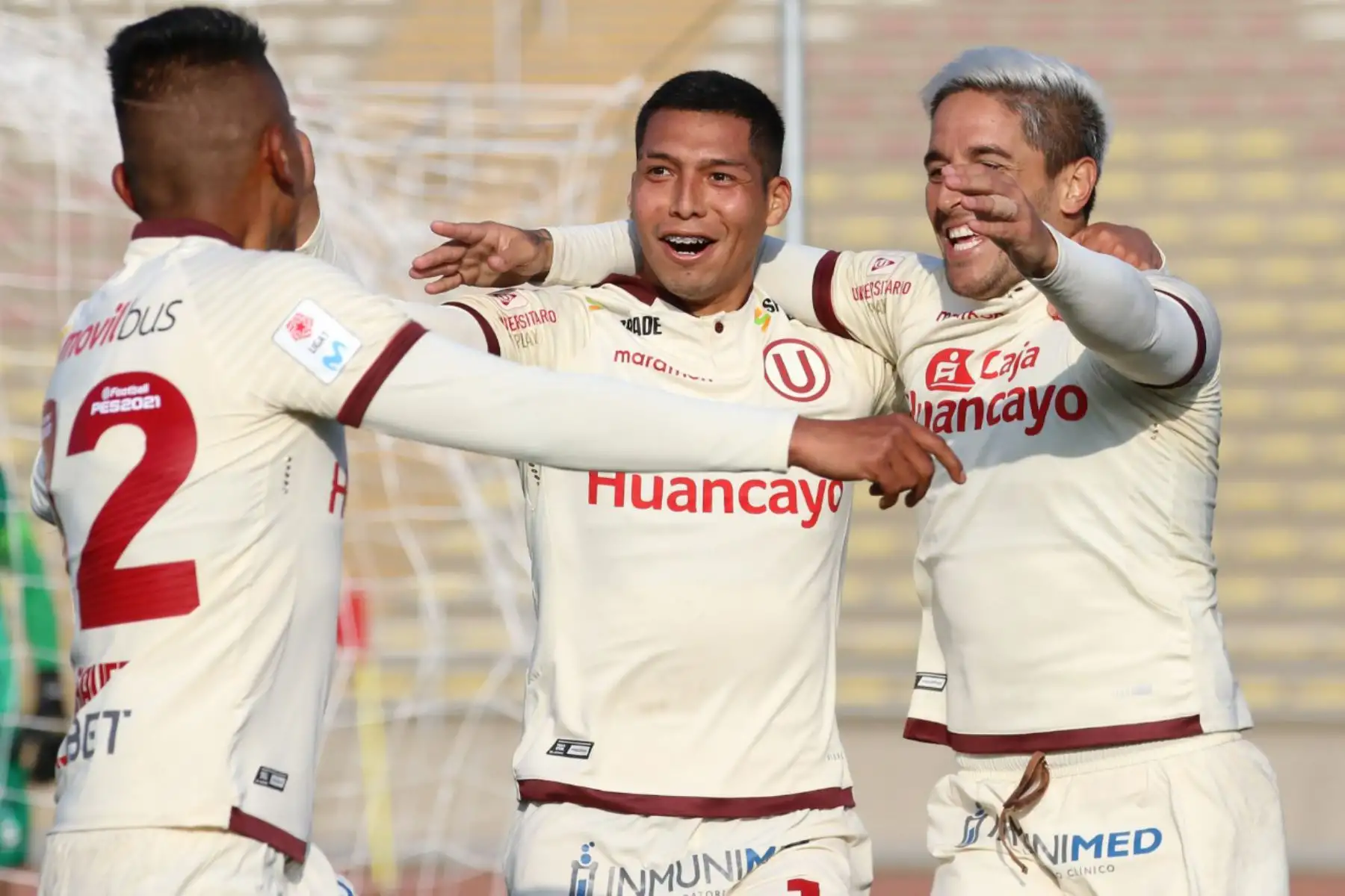 El futbolista Alejandro Hohberg de  Universitario, celebra su gol ante Atlético Grau, durante el partido por la fecha 14  de la Liga 1 del Torneo Apertura 2020, estadio San Marcos.
Foto: @LigaFutProfdel