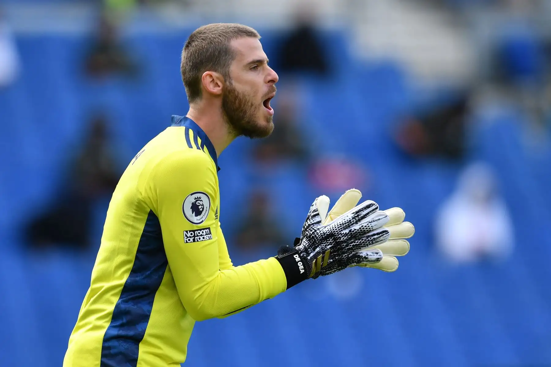 El portero español del Manchester United, David de Gea, hace gestos durante el partido de fútbol de la Premier League inglesa entre Brighton y Manchester United. Foto: AFP