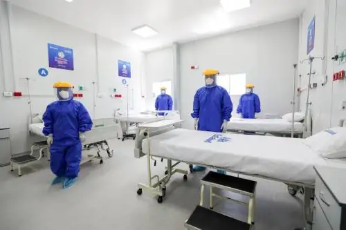 Centro de Atención y Aislamiento Temporal es anexo al Hospital Regional Hipólito Unanue de Tacna y está bajo la administración de EsSalud. Permitirá habilitar 100 camas para el tratamiento de pacientes covid-19 leves y moderados, asegurados y no asegurados. Foto: Presidencia de la República