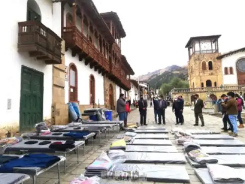 El Gobierno Regional de Áncash, a través de la Oficina Regional de Defensa Civil, entregó bienes de ayuda humanitaria en la provincia altoandina de Asunción, para atender a la población afectada  por incendios forestales y las bajas temperaturas.