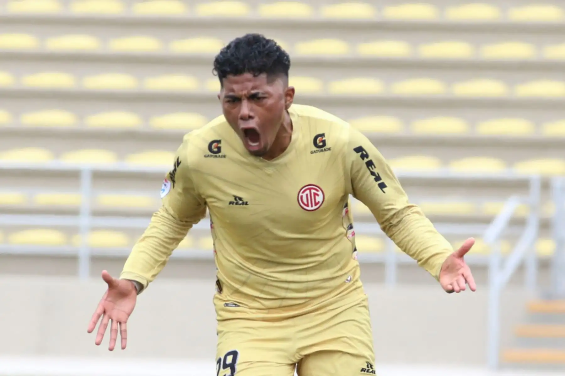 El futbolista del UTC, Erinson Ramírez, marcó el primero para su equipo ante el Cienciano por la jornada 14 de la Liga 1, en el estadio San Marcos. Foto: @LigaFutProf