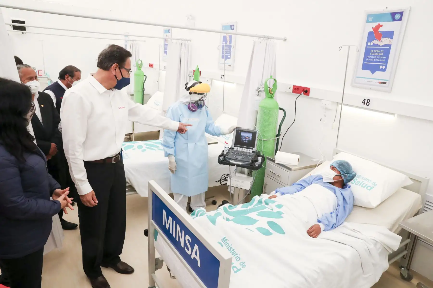 El presidente de la República, Martín Vizcarra, llegó al distrito de Gregorio Albarracín, en la región Tacna, para verificar el buen funcionamiento y poner en marcha las 50 camas de hospitalización del nuevo ambiente temporal covid-19, instalado por el Programa Nacional de Inversiones en Salud (Pronis) del Ministerio de Salud. ANDINA/Prensa Presidencia
