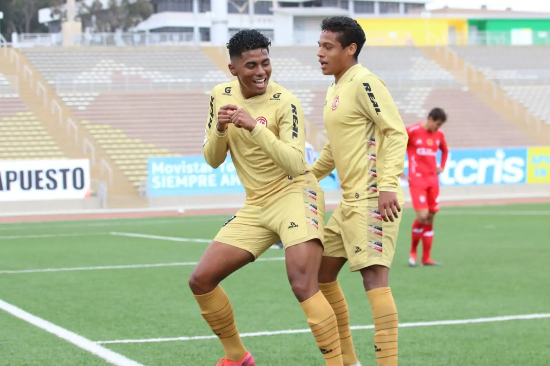 El futbolista Erinson Ramírez anota para UTC ante Cienciano por la jornada14 de la Liga 1, en el Estadio San Marcos. Foto: ANDINA/@LigaFutProf