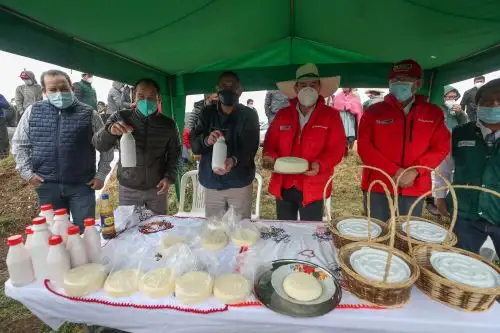 Peruvian Prime Minister Walter Martos participates in the launch of the first Market of Farming Producers in Cajamarca region. Photo: ANDINA/Presidency of the Council of Ministers