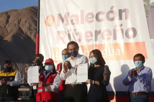 El Ministerio de Transportes y Comunicaciones (MTC), a través de Provías Descentralizado, firmó hoy el contrato para la ejecución de la obra de mejoramiento y recuperación del malecón ribereño de la ciudad de Moquegua. ANDINA/Prensa Presidencia