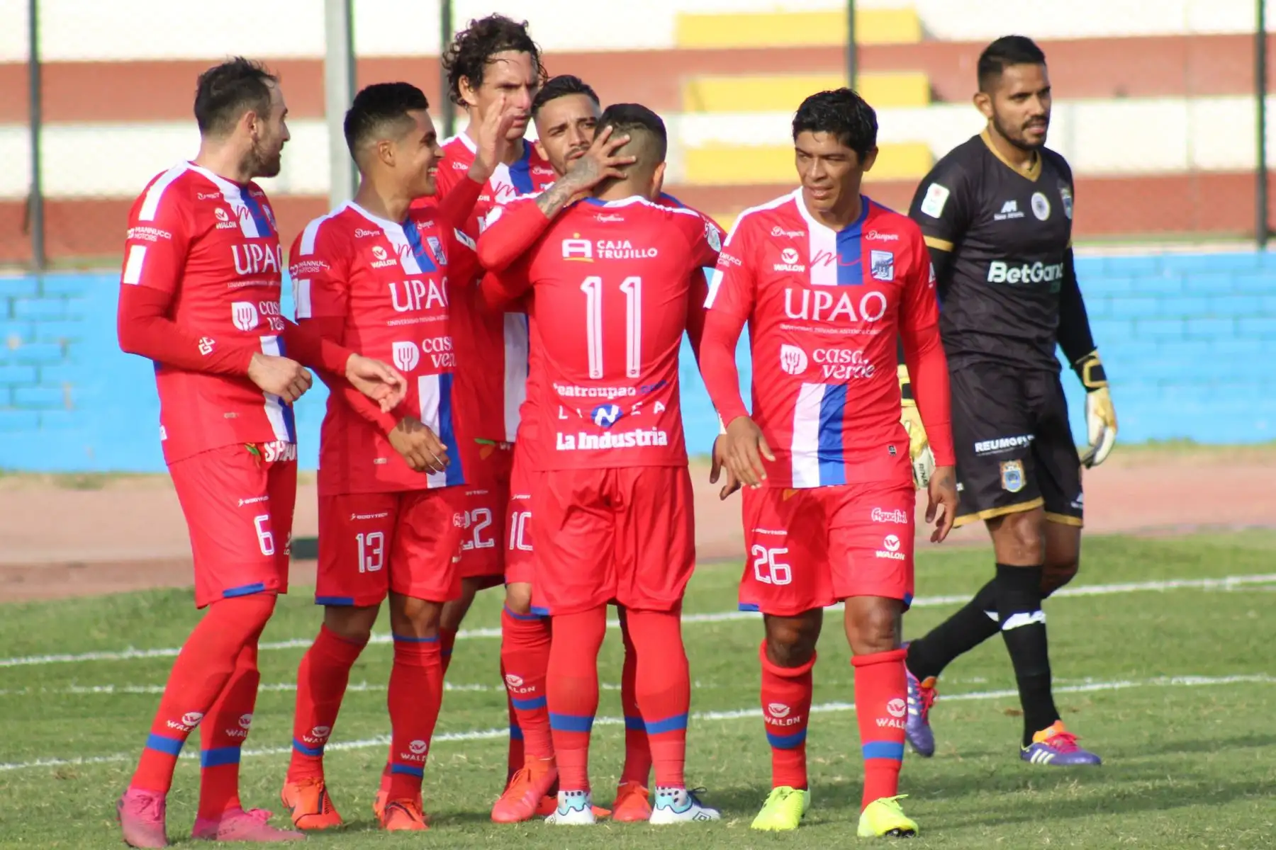 El futbolista Patricio Arce del Mannucci ,celebra su gol anotado ante el club Binacional , durante el partido por la fecha 14 de la Liga 1 del Torneo Apertura 2020, en el estadio Miguel Grau.
Foto: @LigaFutProf