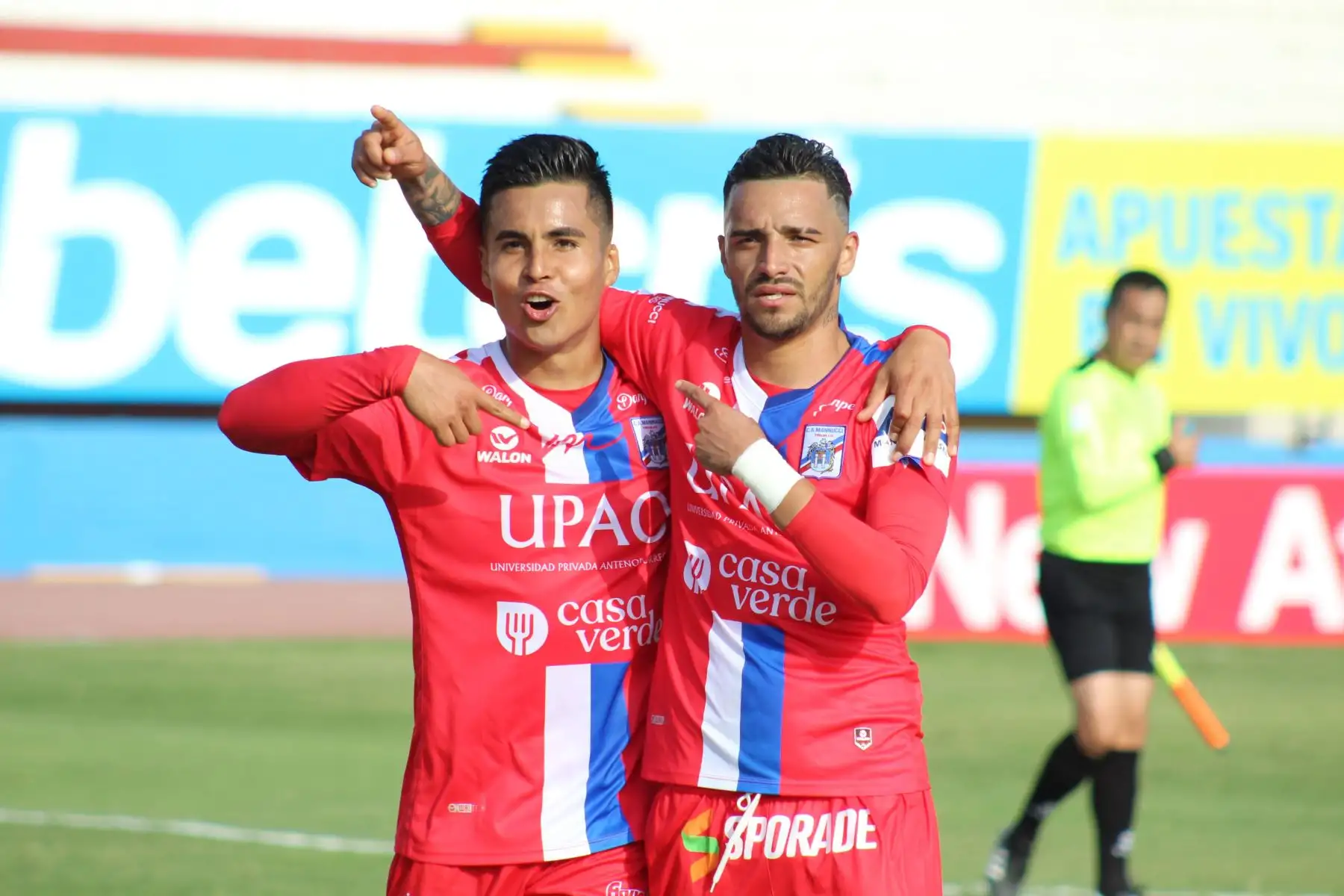 El futbolista Patricio Arce del Mannucci , celebra su gol anotado ante el club Binacional , durante el partido por la fecha 14 de la Liga 1 del Torneo Apertura 2020, en el estadio Miguel Grau.
Foto: @LigaFutProf
