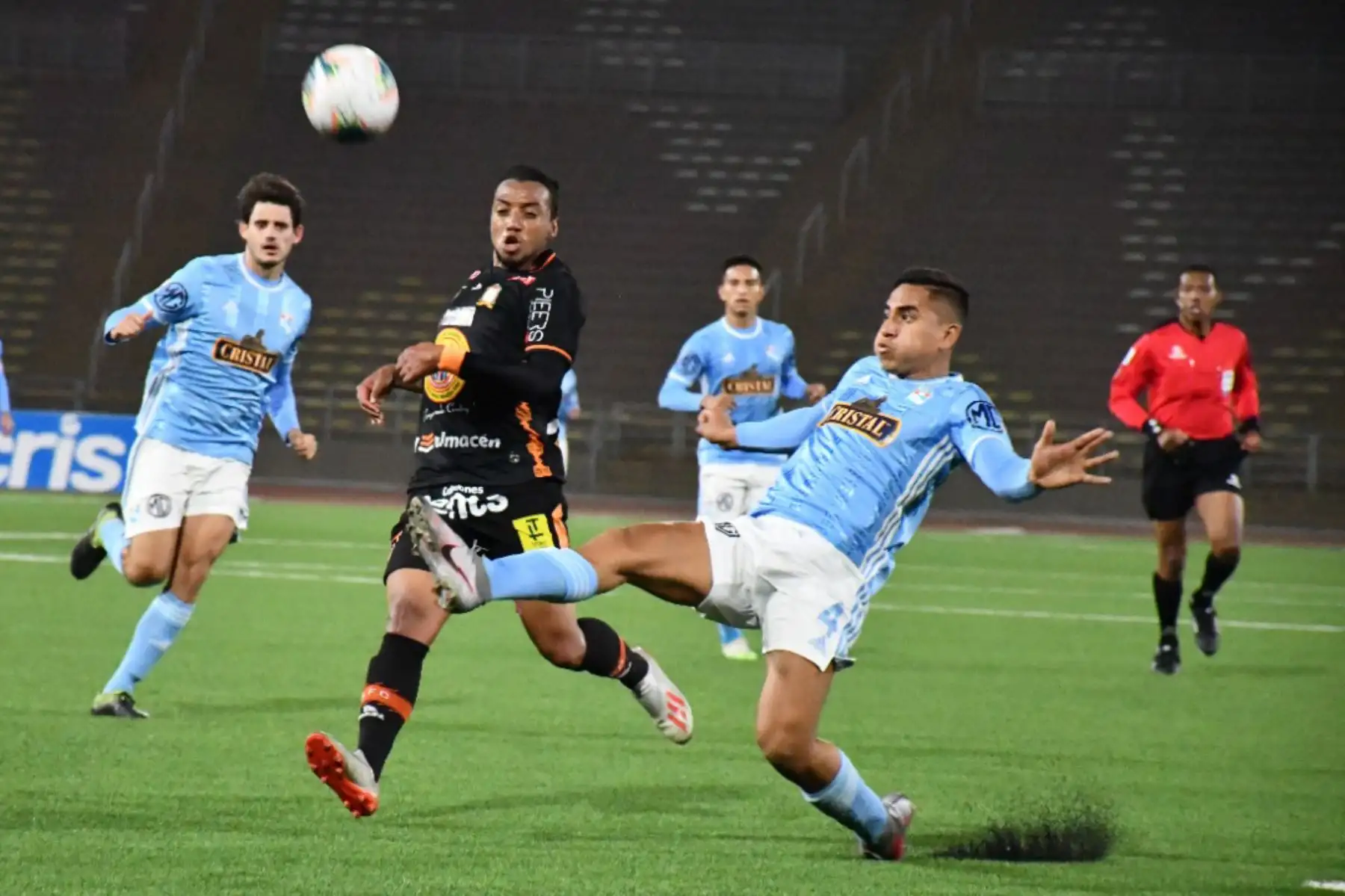 Sporting Cristal   y FC Ayacucho   se enfrentan por la fecha 14 del Torneo Apertura, en el estadio San Marcos.
Foto: @LigaFutProf Sporting Cristal   y FC Ayacucho   se enfrentan por la fecha 14 del Torneo Apertura, en el estadio San Marcos.
Foto: @LigaFutProf