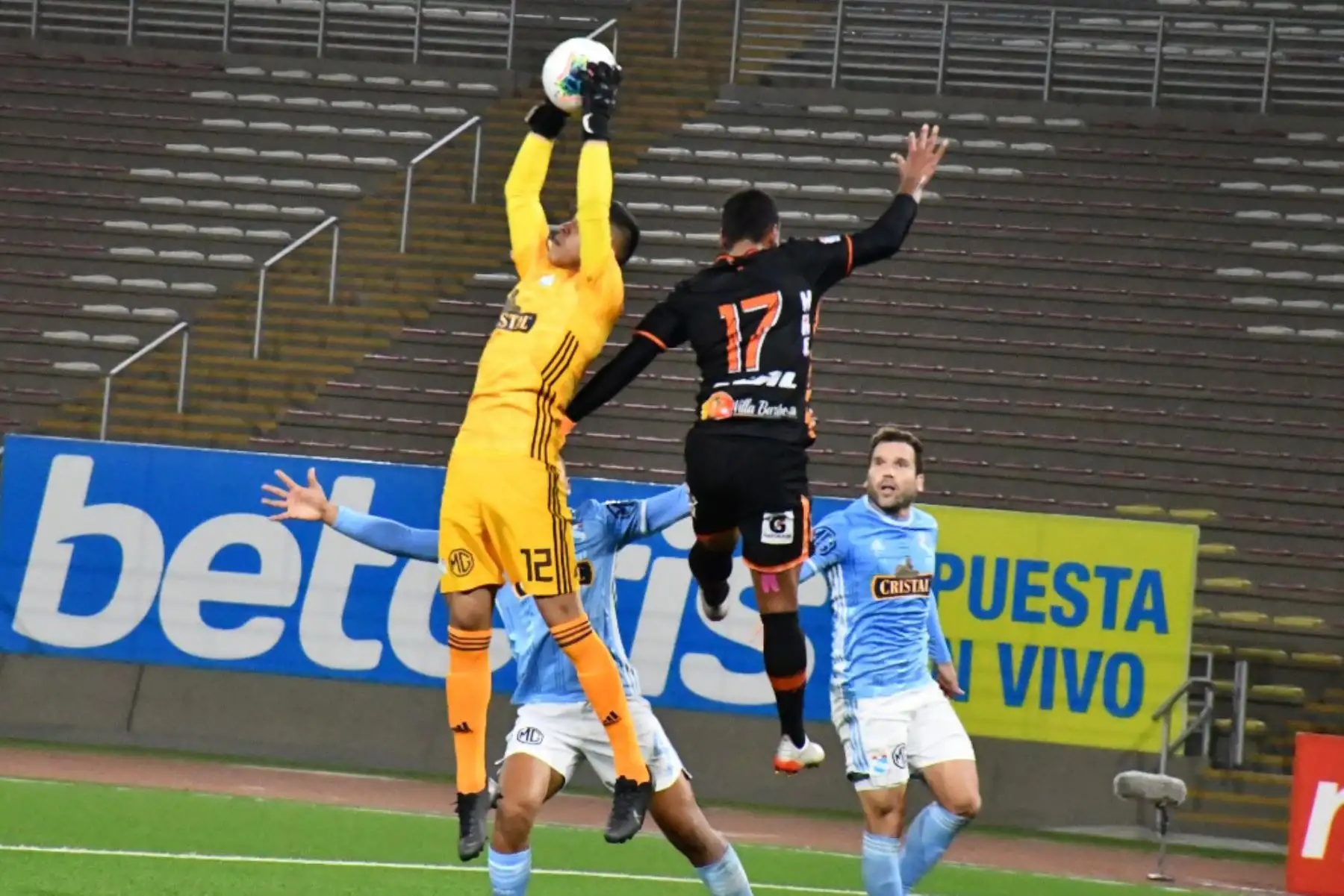 Sporting Cristal   y FC Ayacucho   se enfrentan por la fecha 14 del Torneo Apertura, en el estadio San Marcos.
Foto: @LigaFutProf Sporting Cristal   y FC Ayacucho   se enfrentan por la fecha 14 del Torneo Apertura, en el estadio San Marcos.
Foto: @LigaFutProf