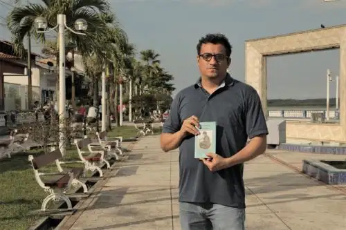 Escritor Marco Antonio Panduro-Gonzales, autor de 