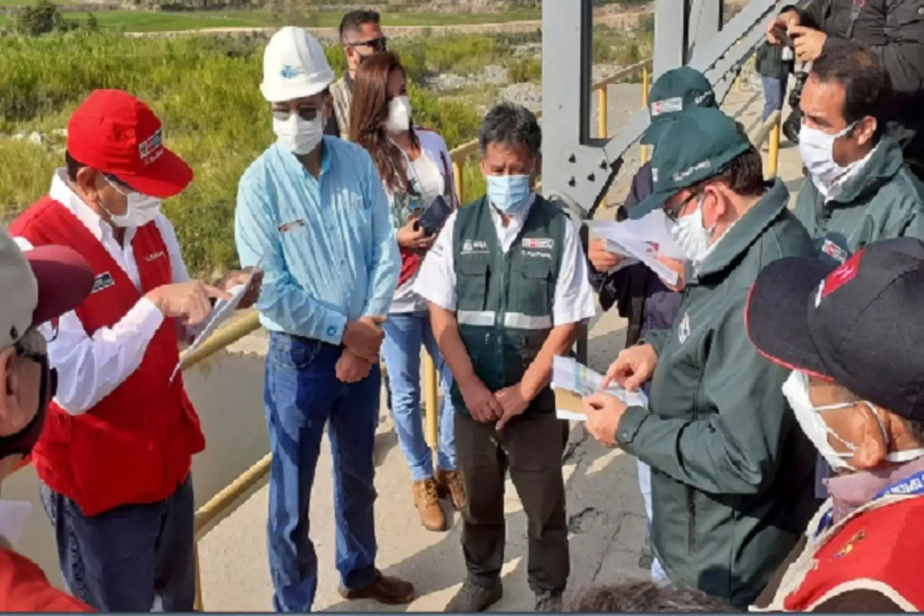 El ministro Montenegro, junto al jefe de la ANA, Amarildo Fernández, y otras autoridades, verificaron hoy el estado operativo de la bocatoma Racarrumi y presa Tinajones, así como el almacenamiento de agua en el reservorio Tinajones, para la atención de demandas multisectoriales 2020 – 2021.