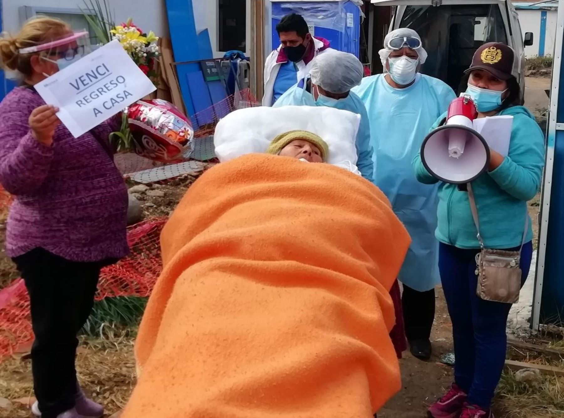 A pesar de su edad y otras complicaciones de salud, una anciana de 80 años vence al coronavirus en el Hospital de EsSalud en Huancavelica. ANDINA/Difusión