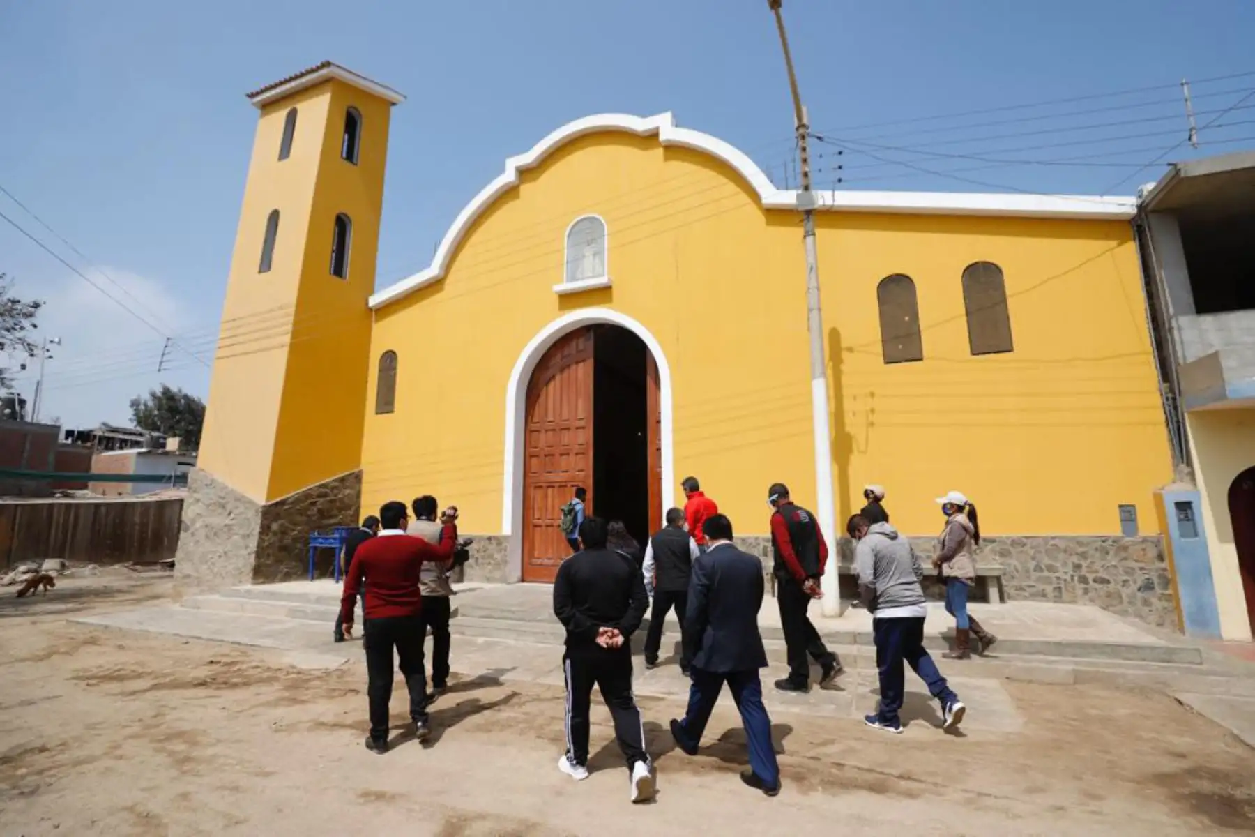 Ministro de Cultura, Alejandro Neyra visita la Iglesia La Quebrada, que tiene como patrona a Santa Efigenia y a la Virgen del Tránsito. Destacan en la iglesia la presencia de lienzos de alrededor del año 1700, traídos por la Orden de los Camilos.
Foto: Mincul