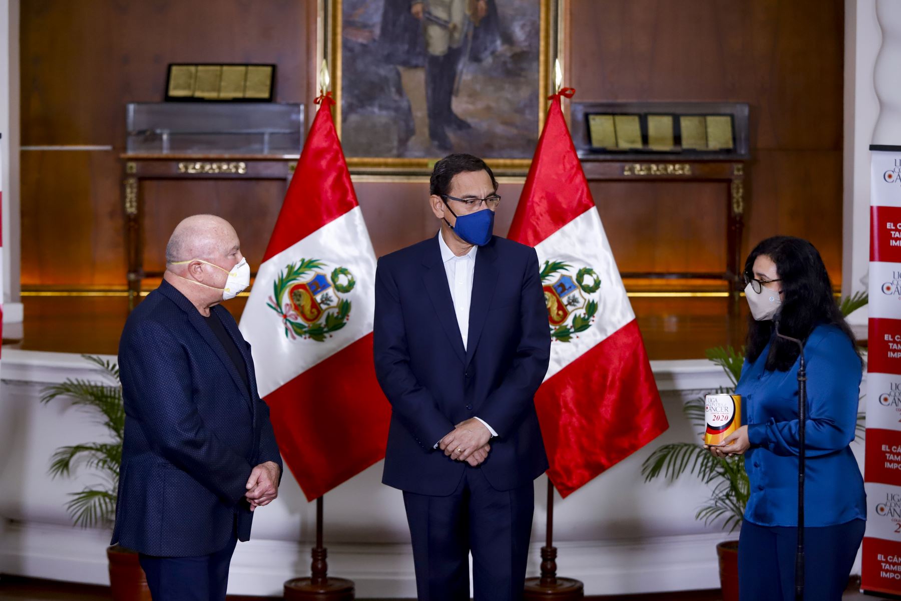 Peruvian President Martin Vizcarra and First Lady Maribel Diaz join the first online fundraising initiative "El Cancer También Importa" (Cancer matters too). Photo: ANDINA/Presidency of the Republic.