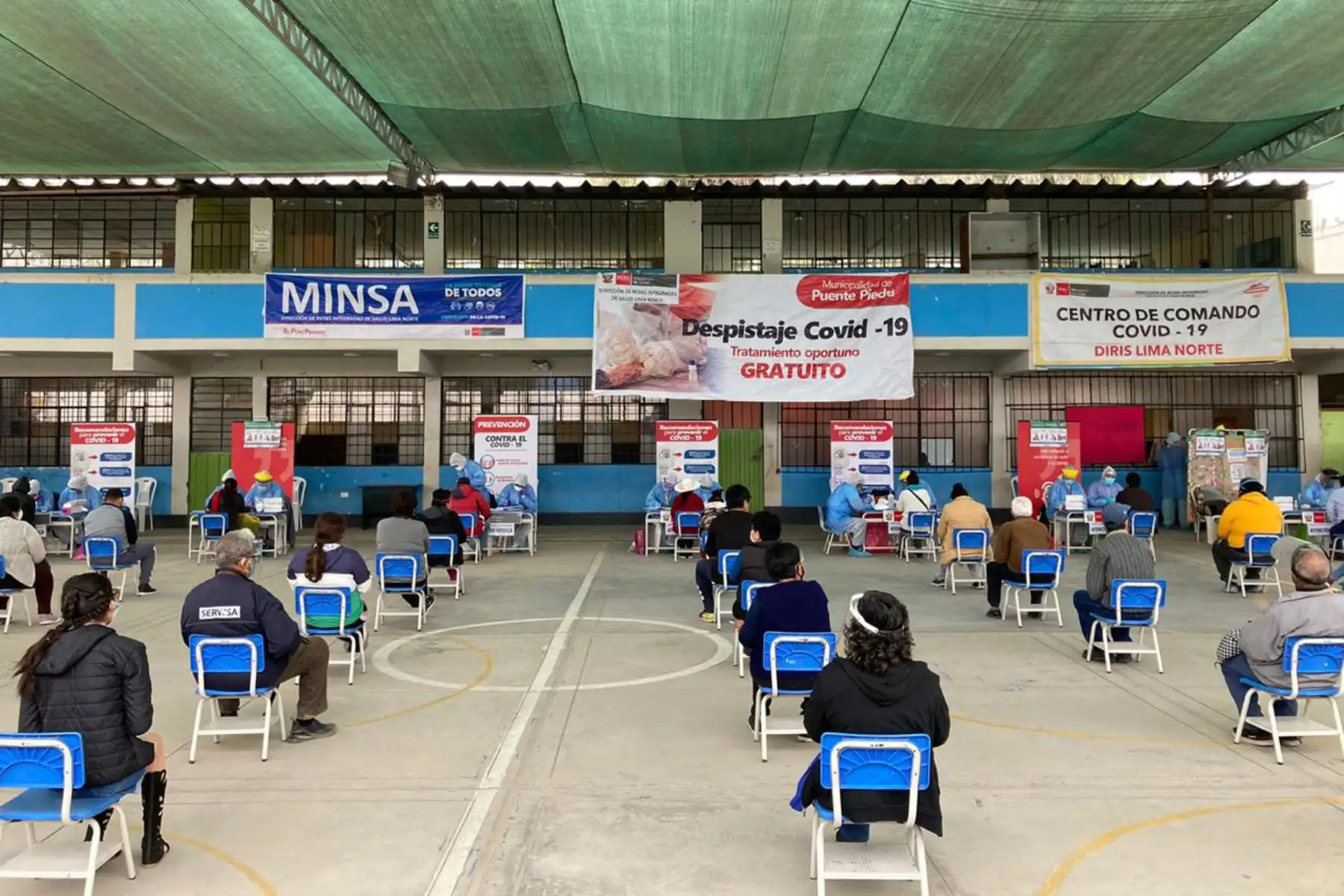 Ministerio de Salud, realizo evaluación y descarte de covid-19 a más de 500 personas  en Puente Piedra en el Centro Rápido de Atención Temporal instalado en la institución educativa 3070. 
Foto:ANDINA/Minsa