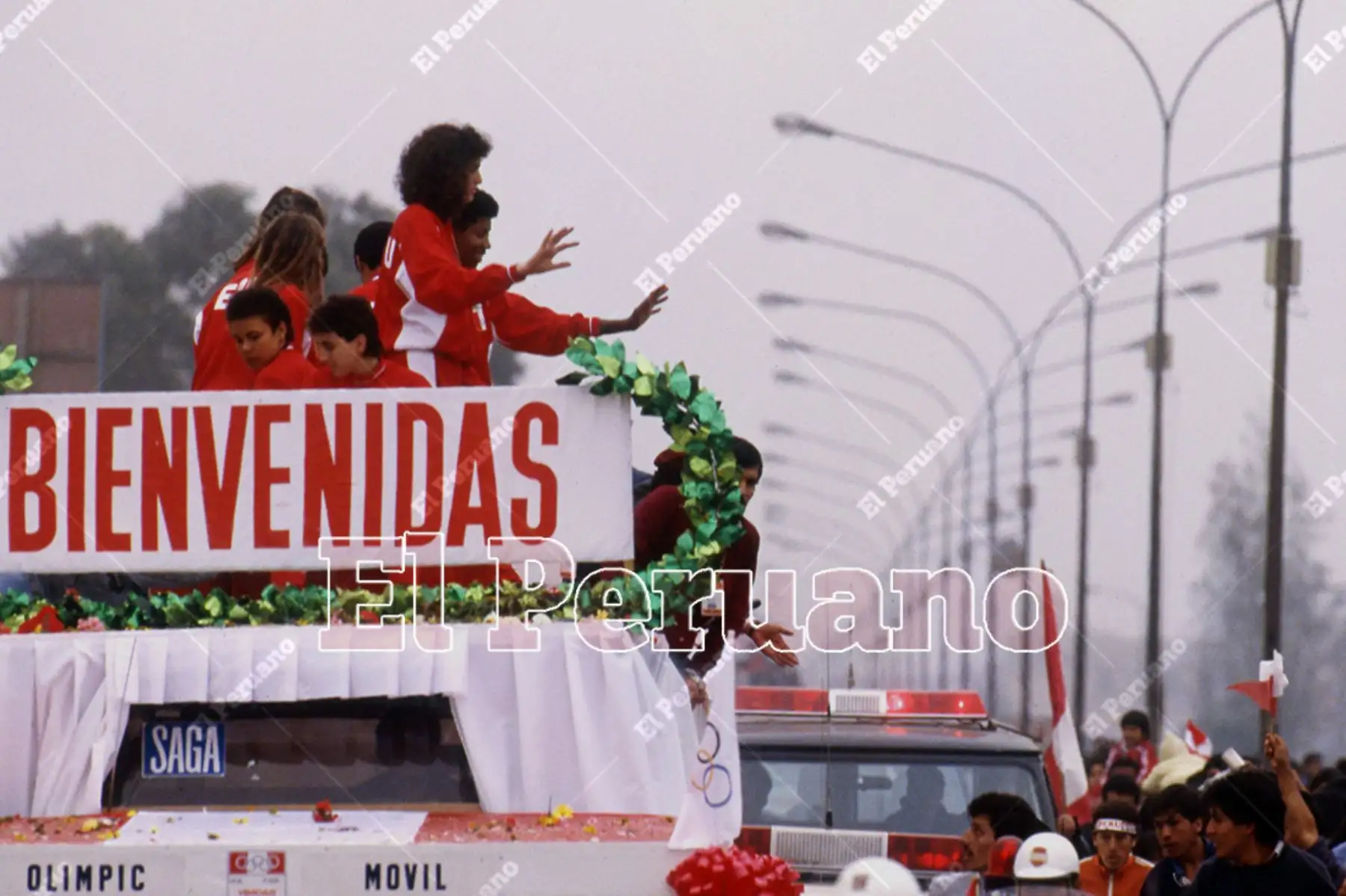 Lima - 2 octubre 1988 / Multitudinaria bienvenida a la selección peruana de voleibol subcampeona olímpica en los juegos de Seúl 88. 
Foto: Archivo Histórico de El Peruano / Leoncio Mariscal Lima - 2 octubre 1988 / Multitudinaria bienvenida a la selección peruana de voleibol subcampeona olímpica en los juegos de Seúl 88. 
Foto: Archivo Histórico de El Peruano / Leoncio Mariscal